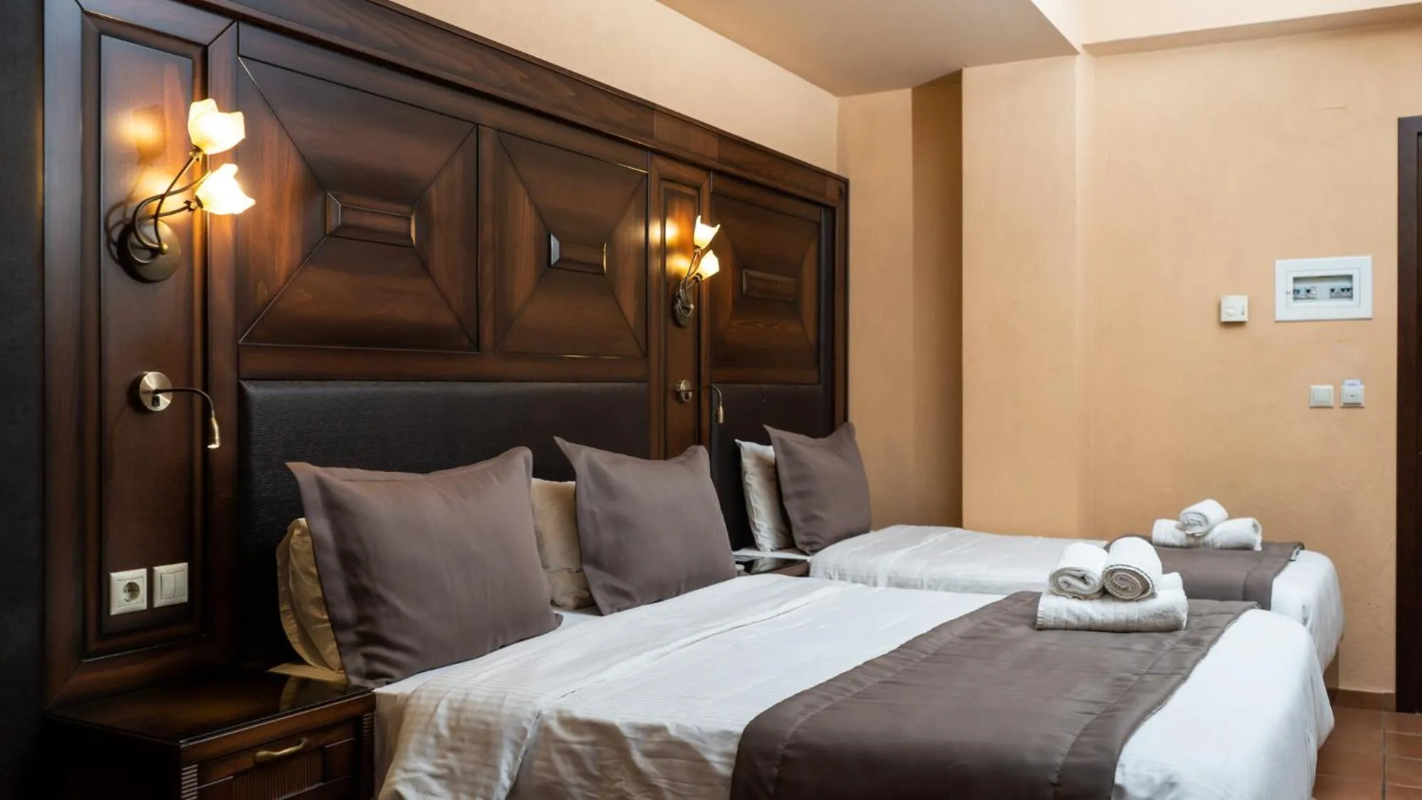 Bedroom, Bed in Dellas Boutique Hotel