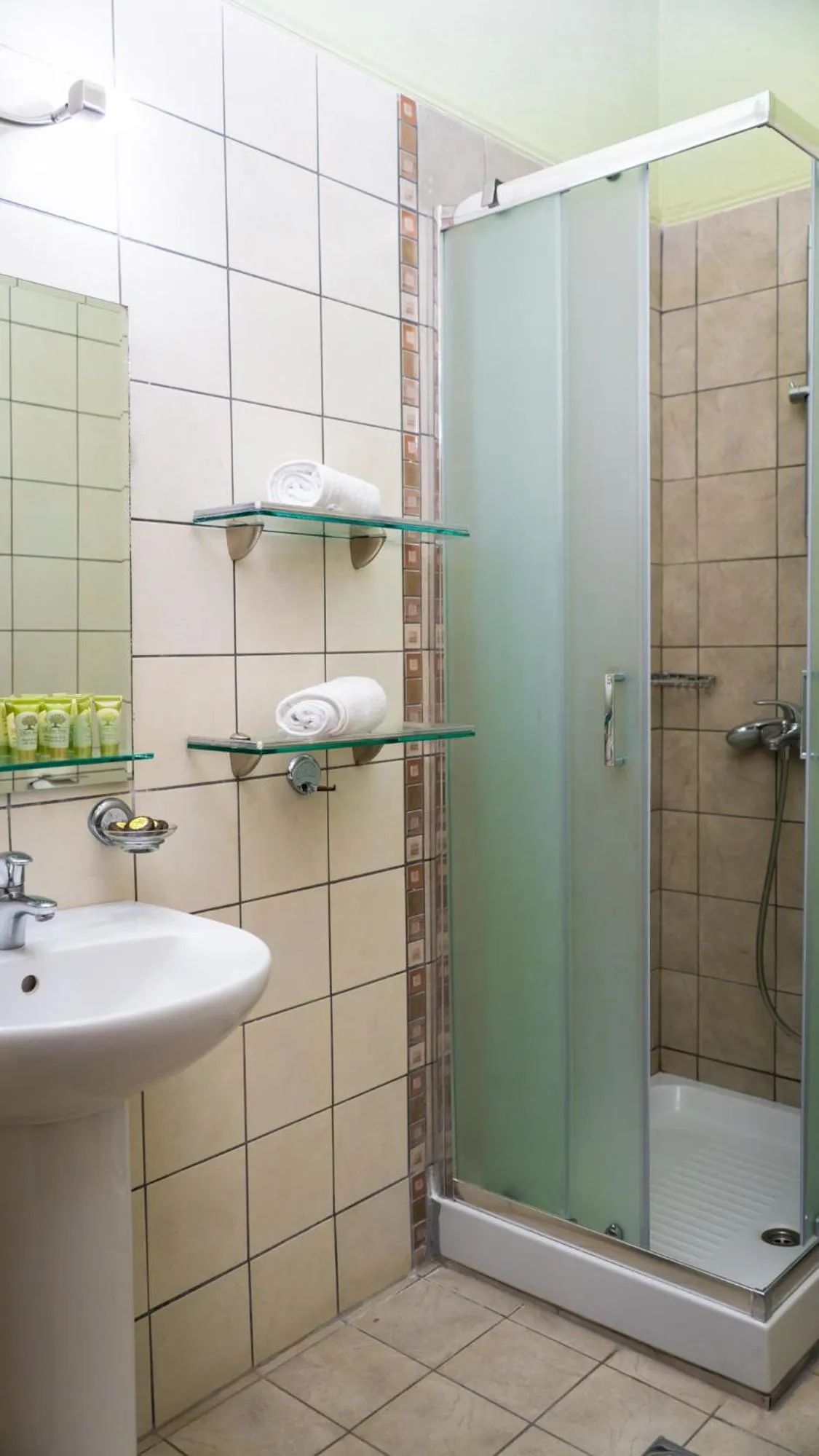 Bathroom in Dellas Boutique Hotel