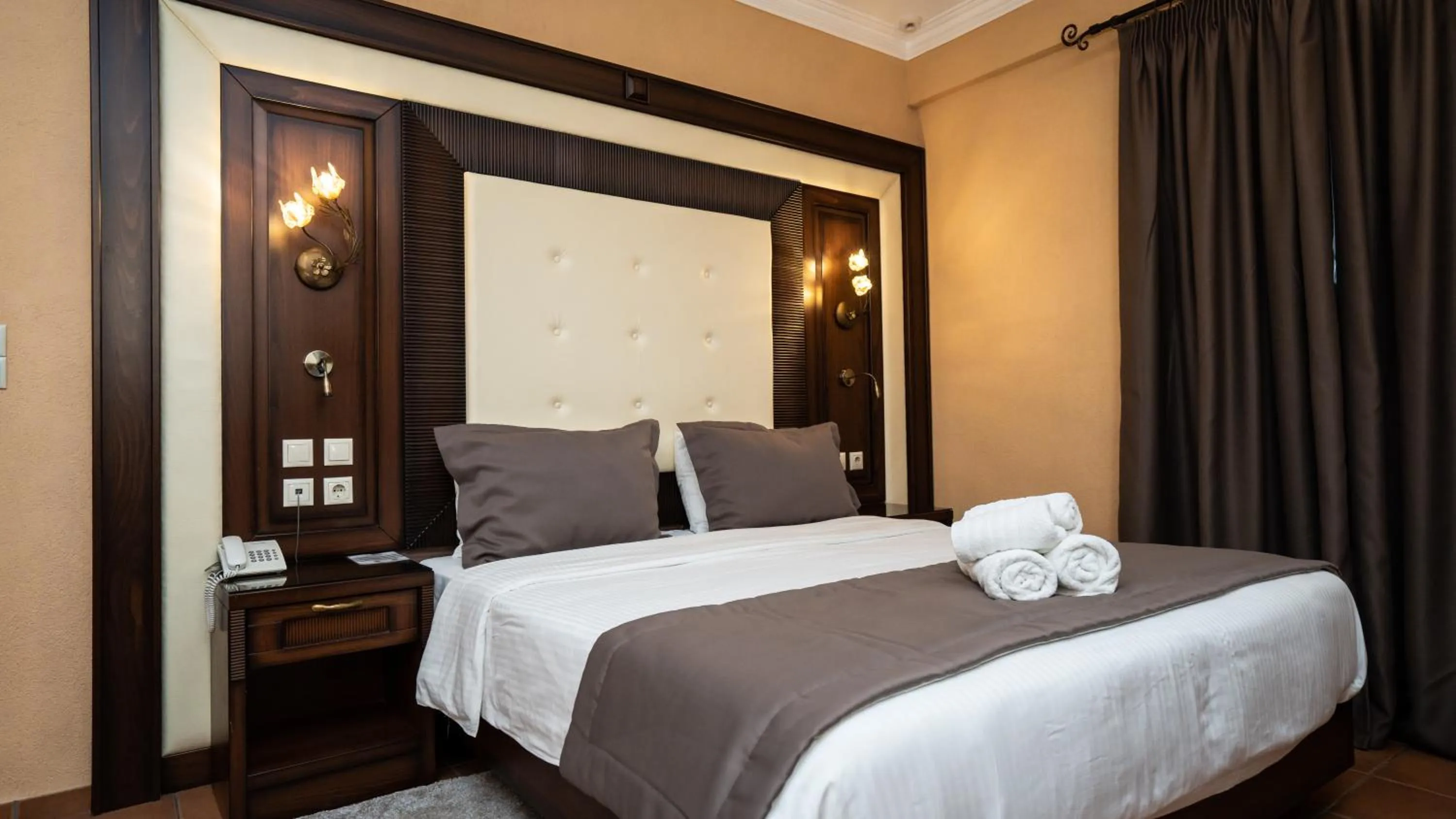 Bedroom, Bed in Dellas Boutique Hotel