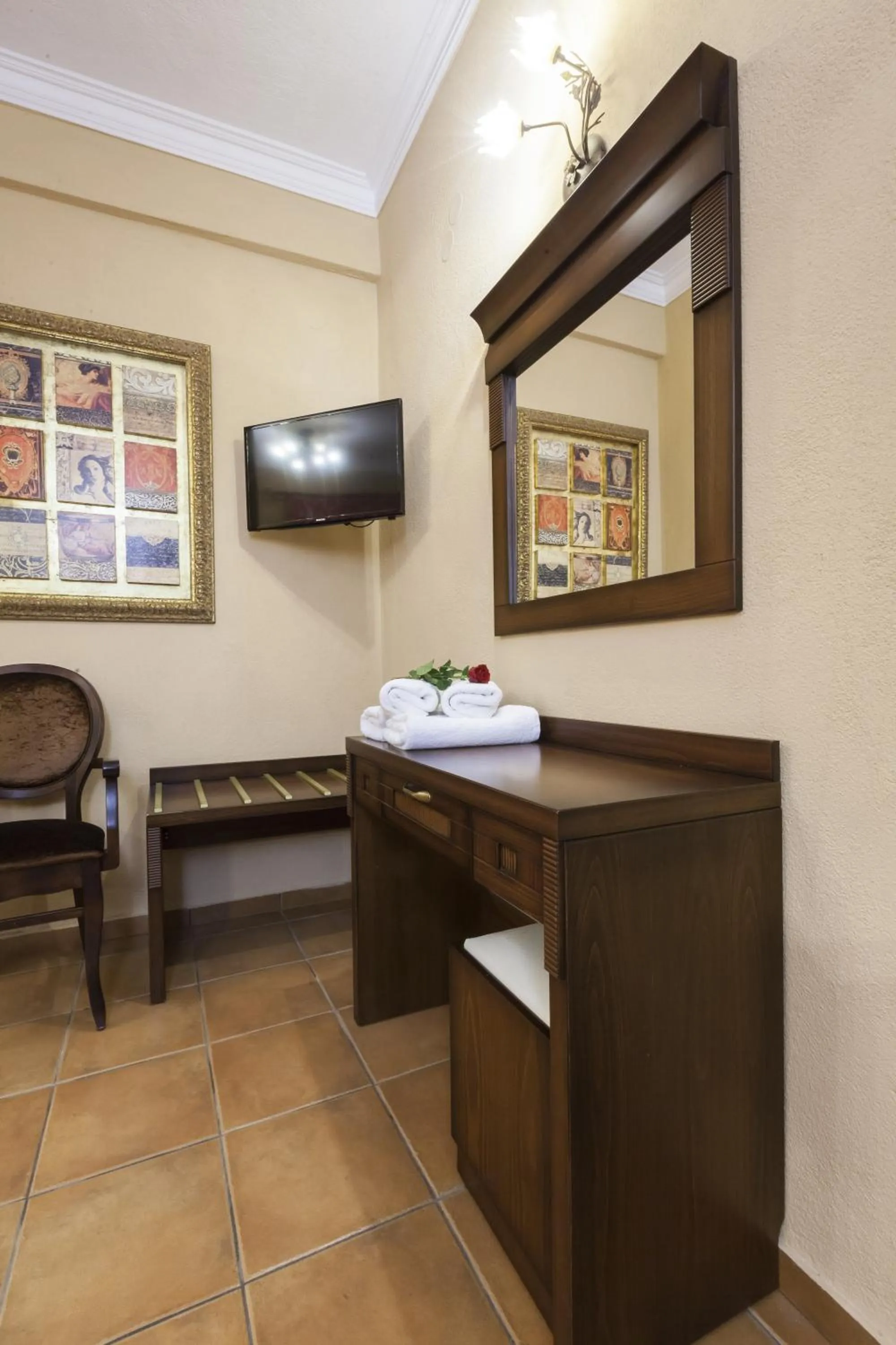 Decorative detail in Dellas Boutique Hotel