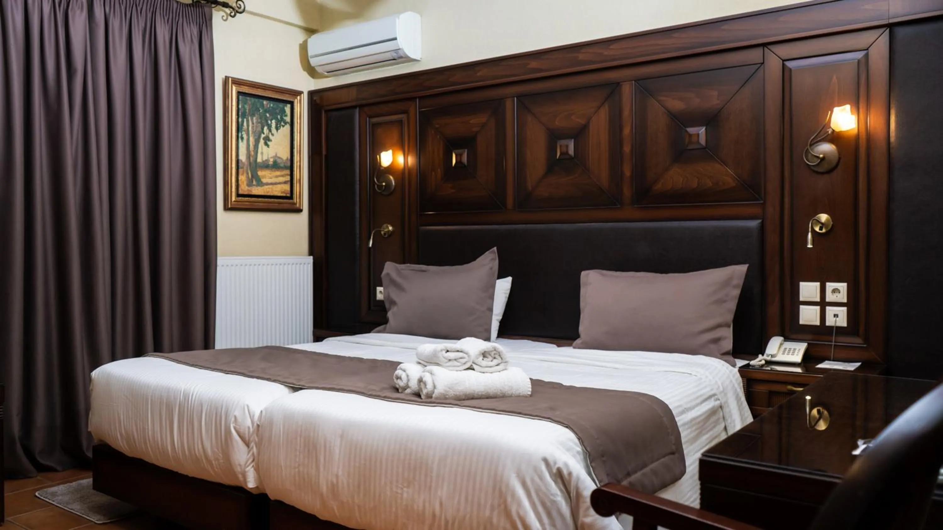 Bedroom, Bed in Dellas Boutique Hotel