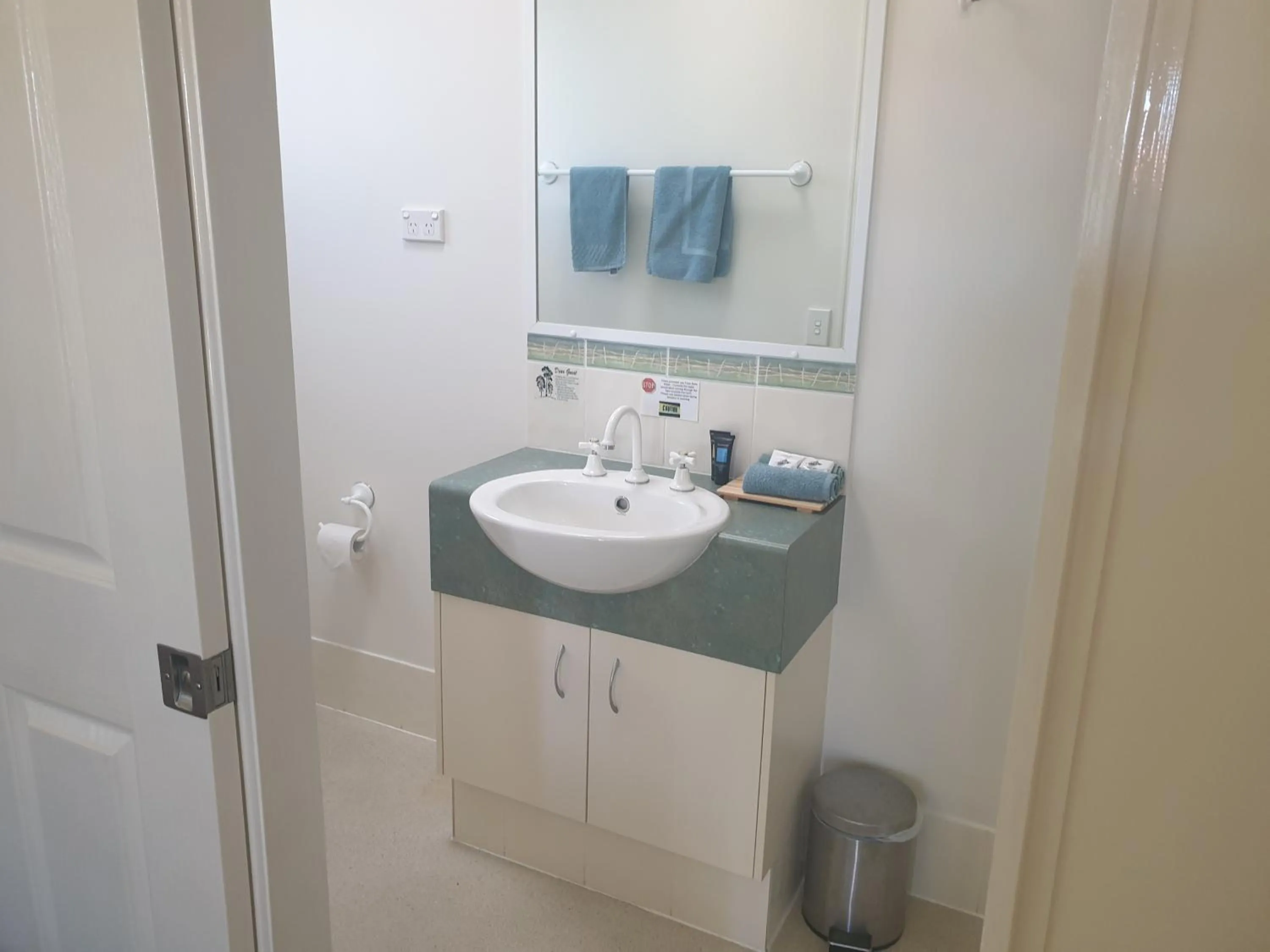 Bathroom in Warrego Motel