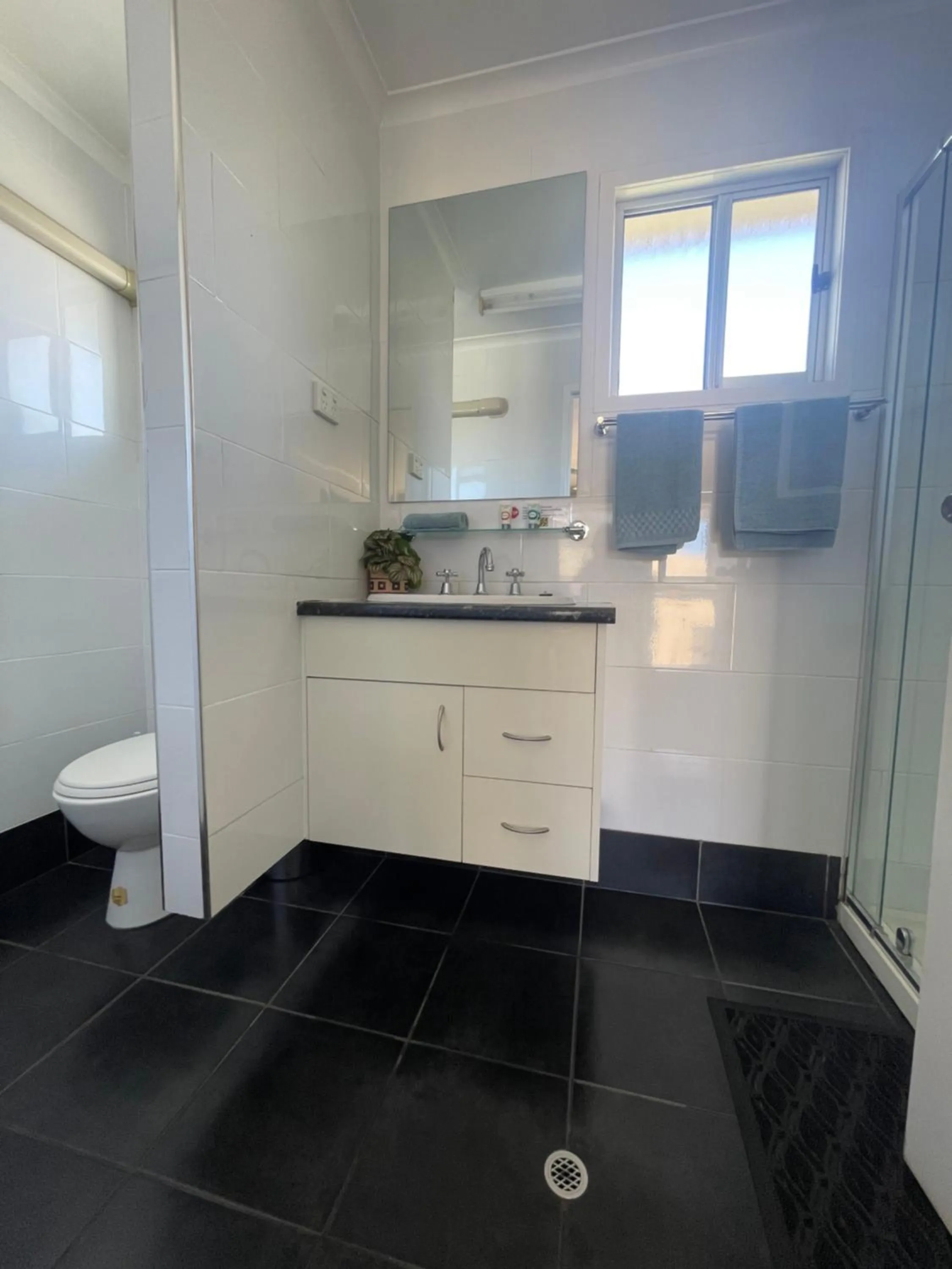 Shower in Warrego Motel