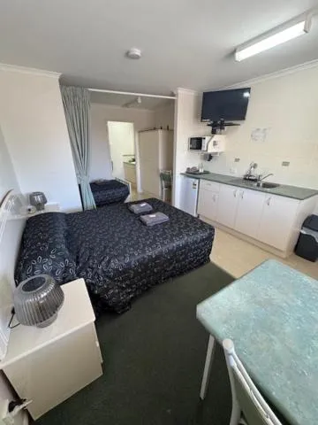 Bed in Warrego Motel