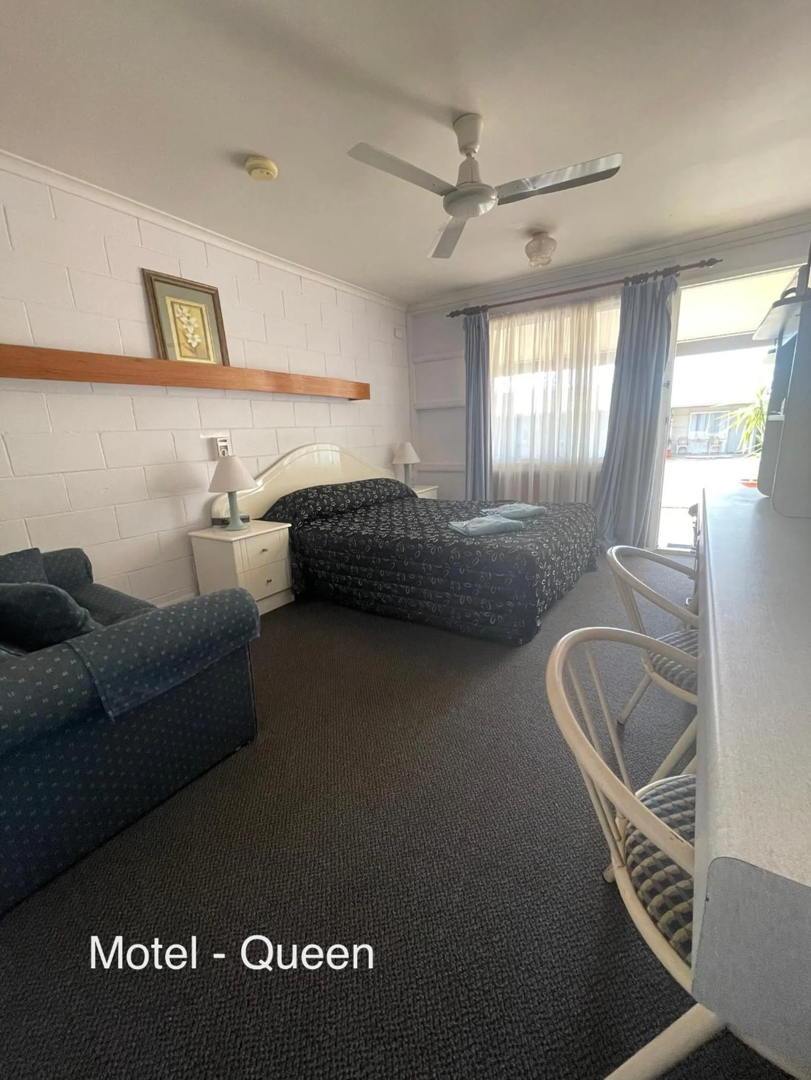 Photo of the whole room in Warrego Motel