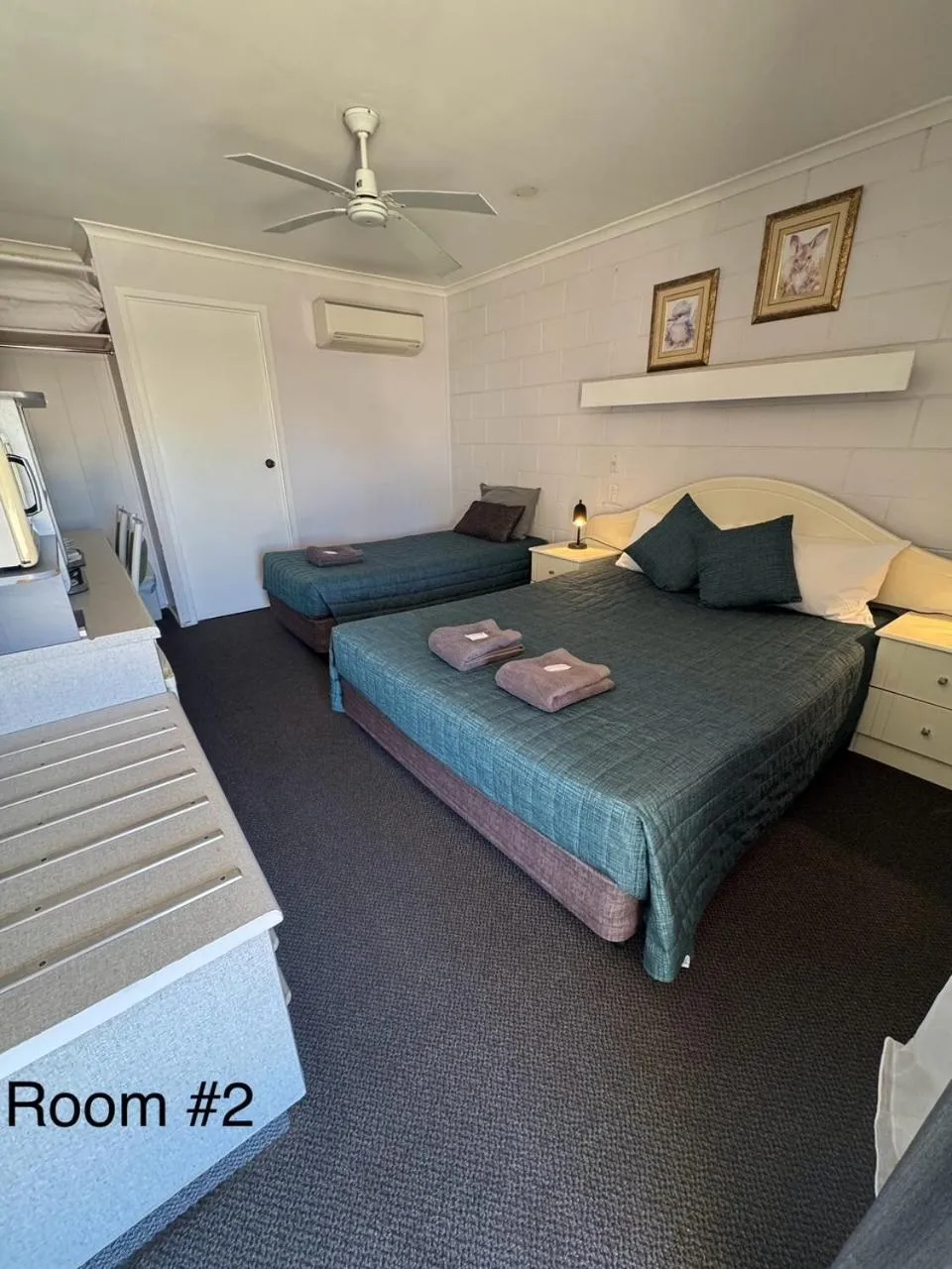 Photo of the whole room, Bed in Warrego Motel