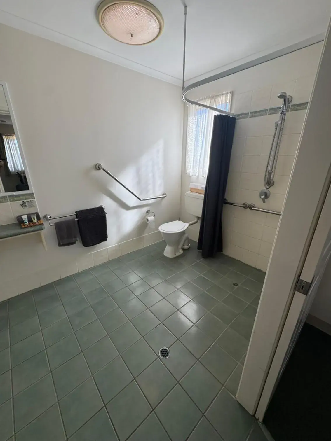 Queen Room - single occupancy in Warrego Motel Queen Room - single occupancy in Warrego Motel