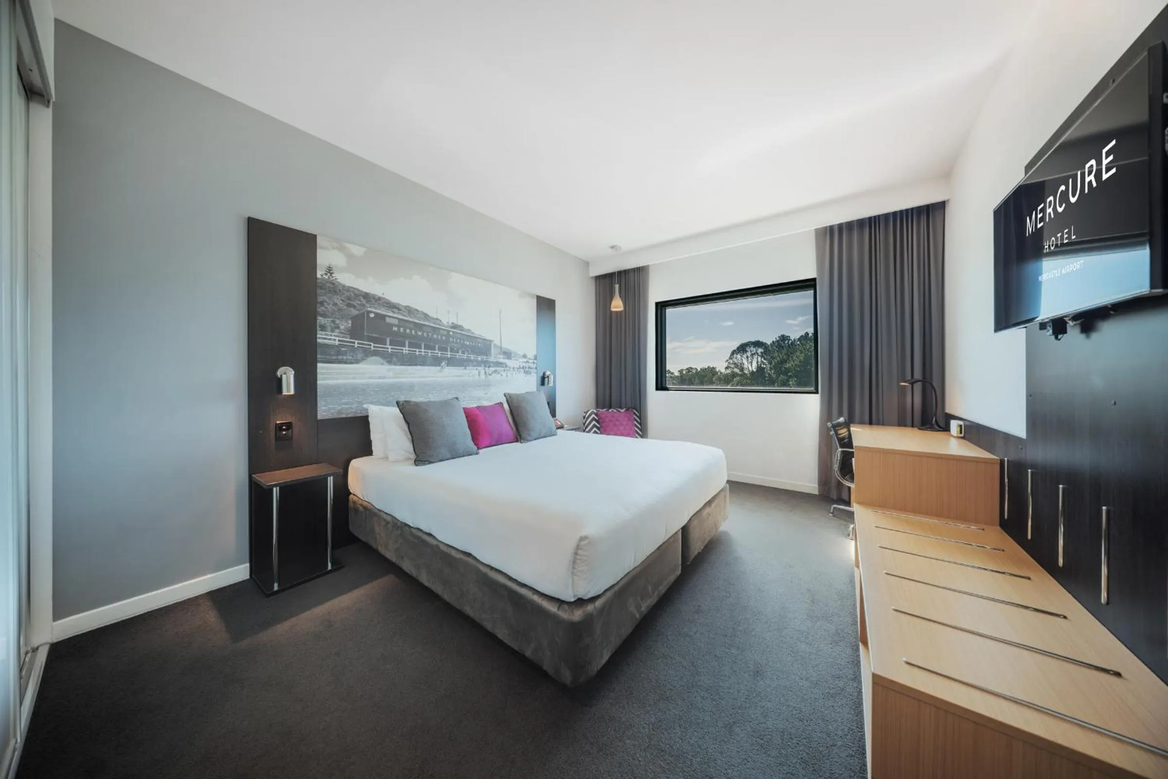 Bedroom, Bed in Mercure Newcastle Airport