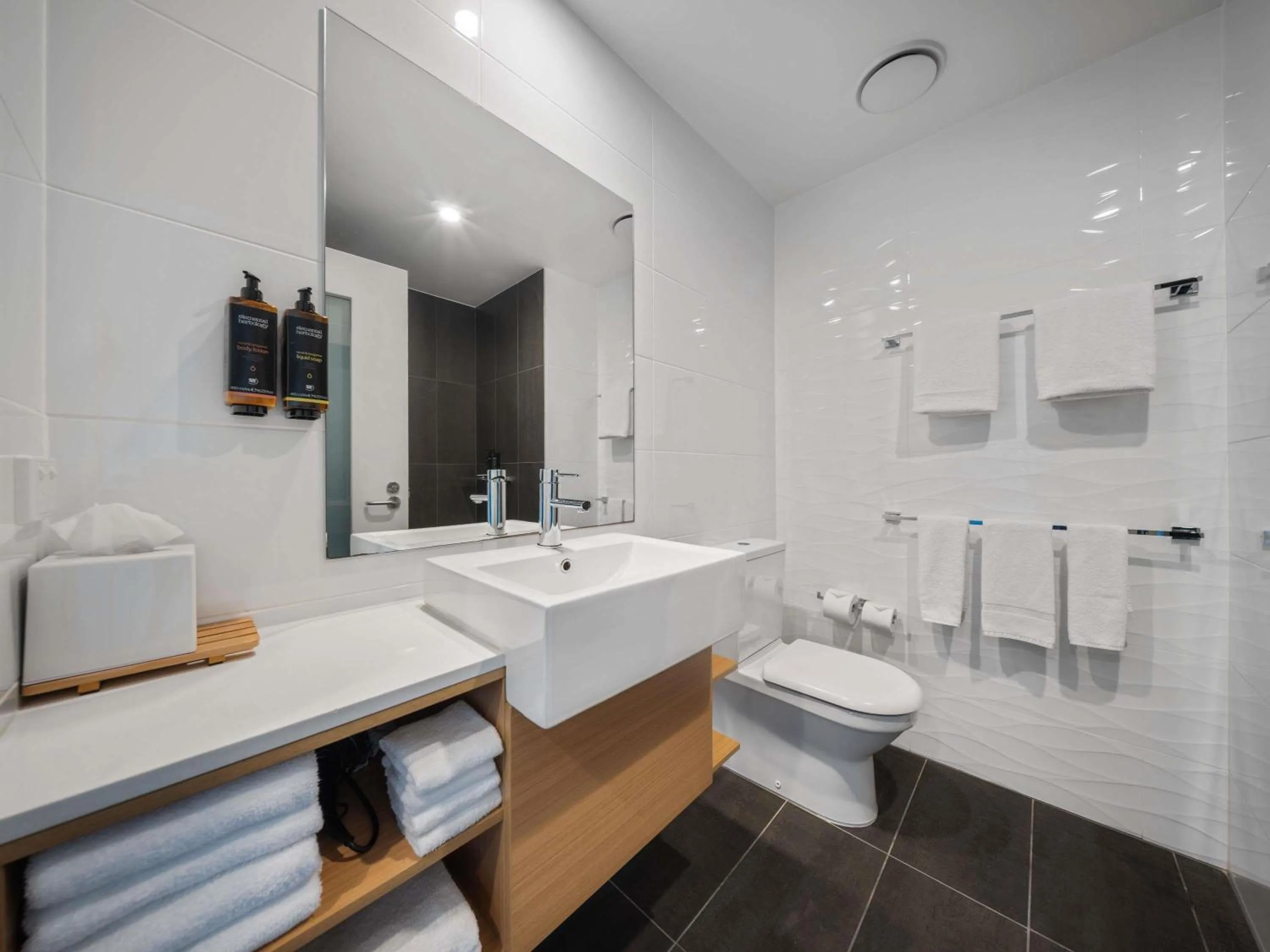 Bedroom in Mercure Newcastle Airport