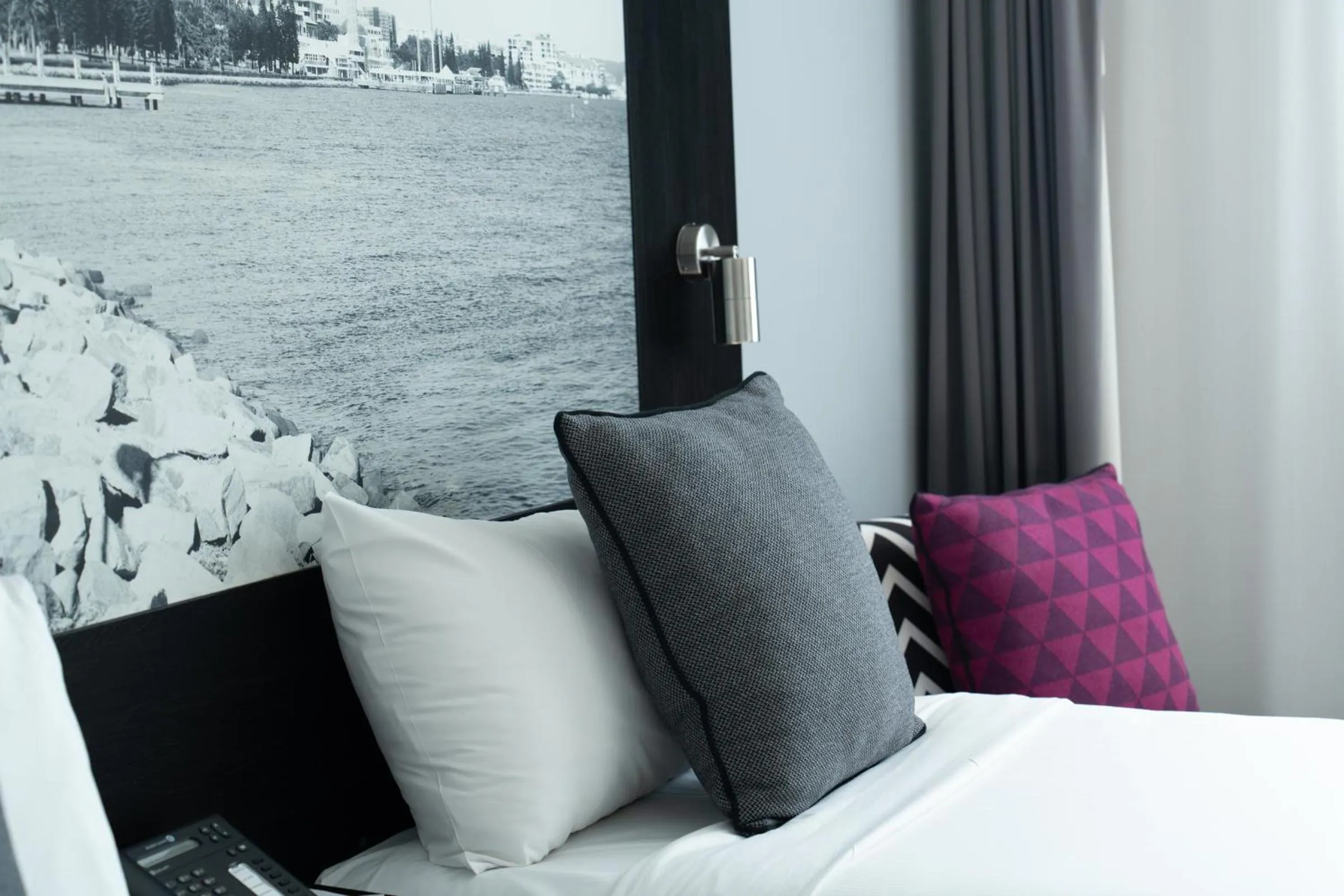 Bathroom, Bed in Mercure Newcastle Airport