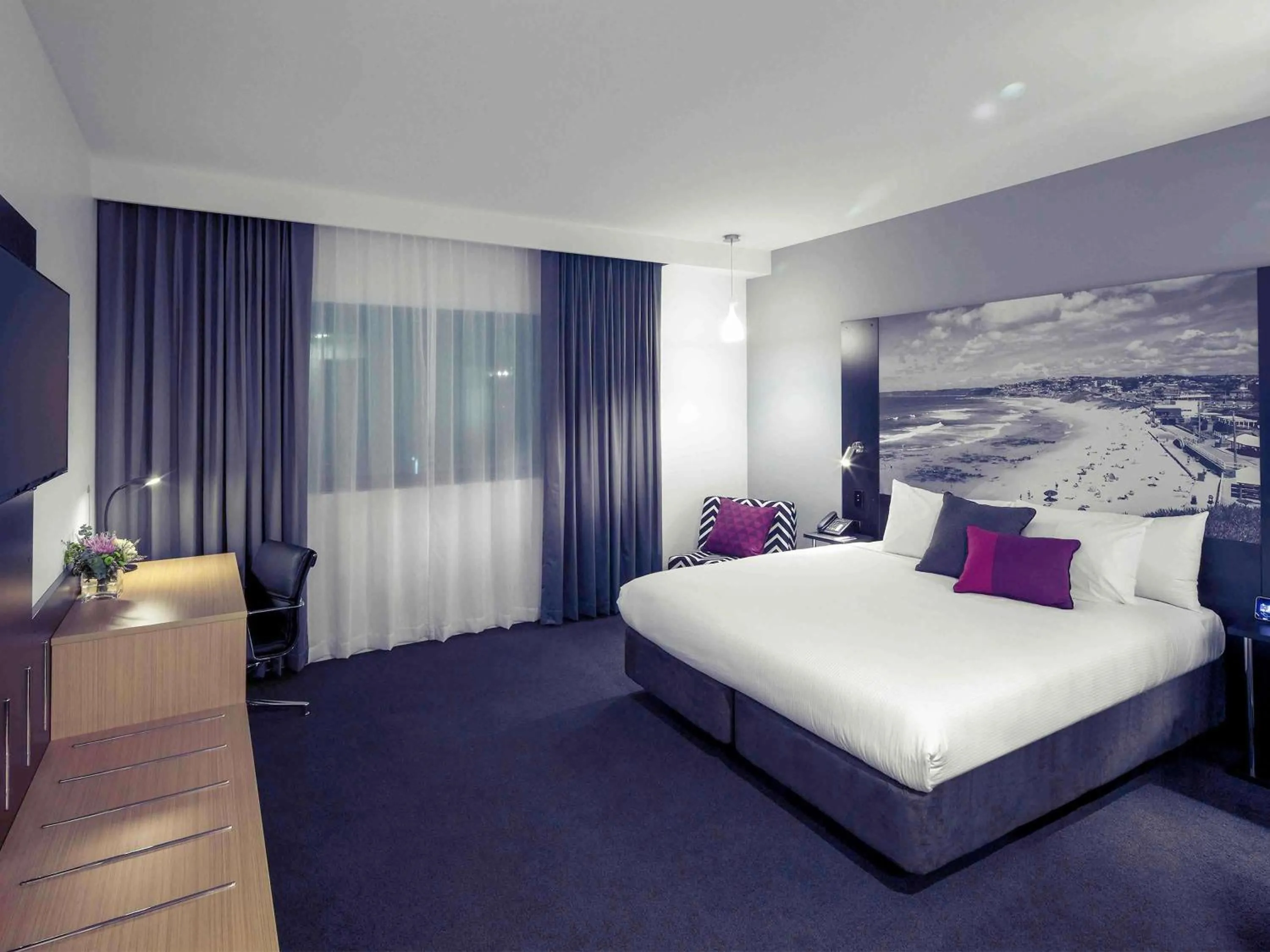 Bedroom, Bed in Mercure Newcastle Airport