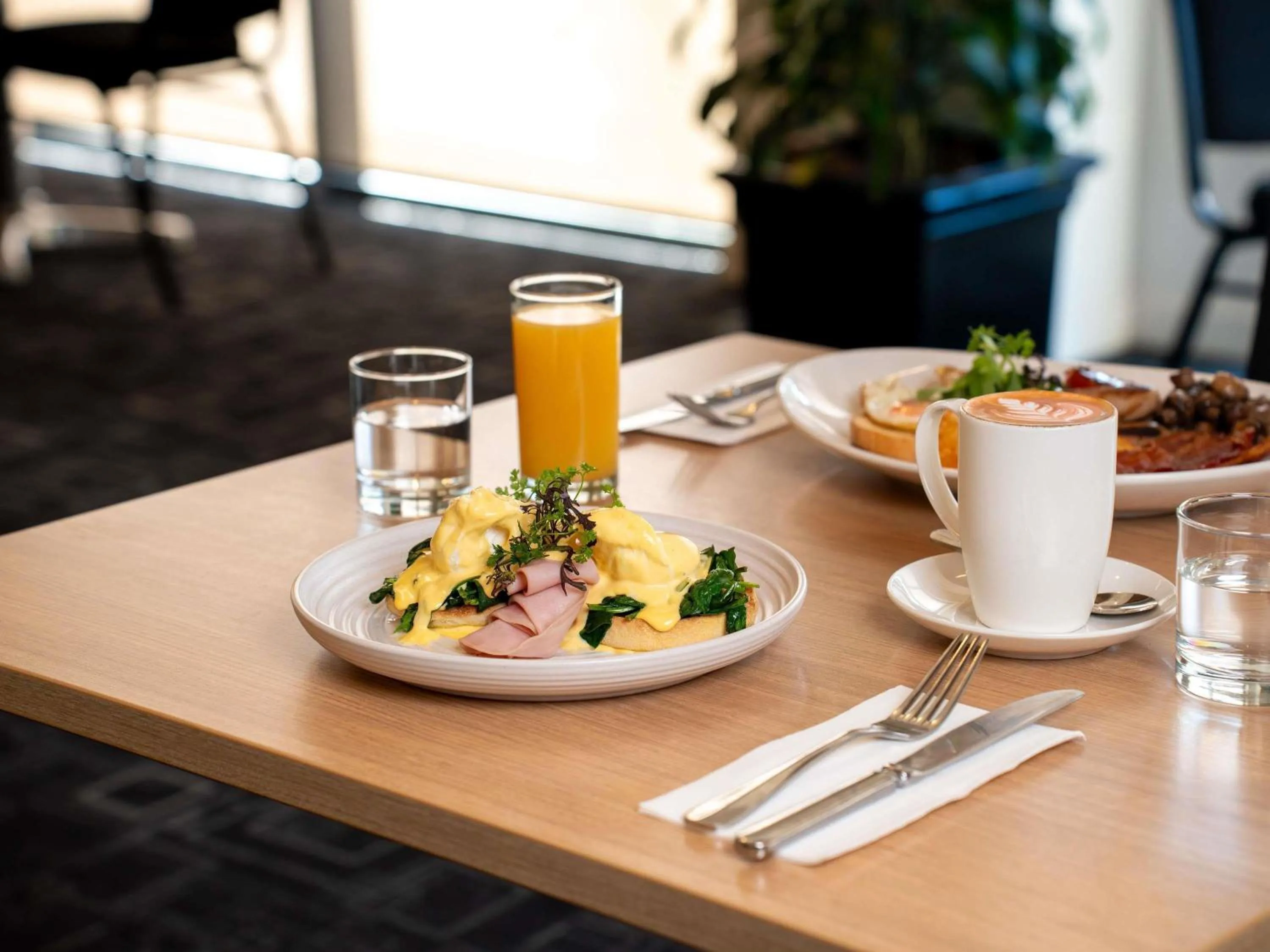 Restaurant/places to eat in Mercure Newcastle Airport