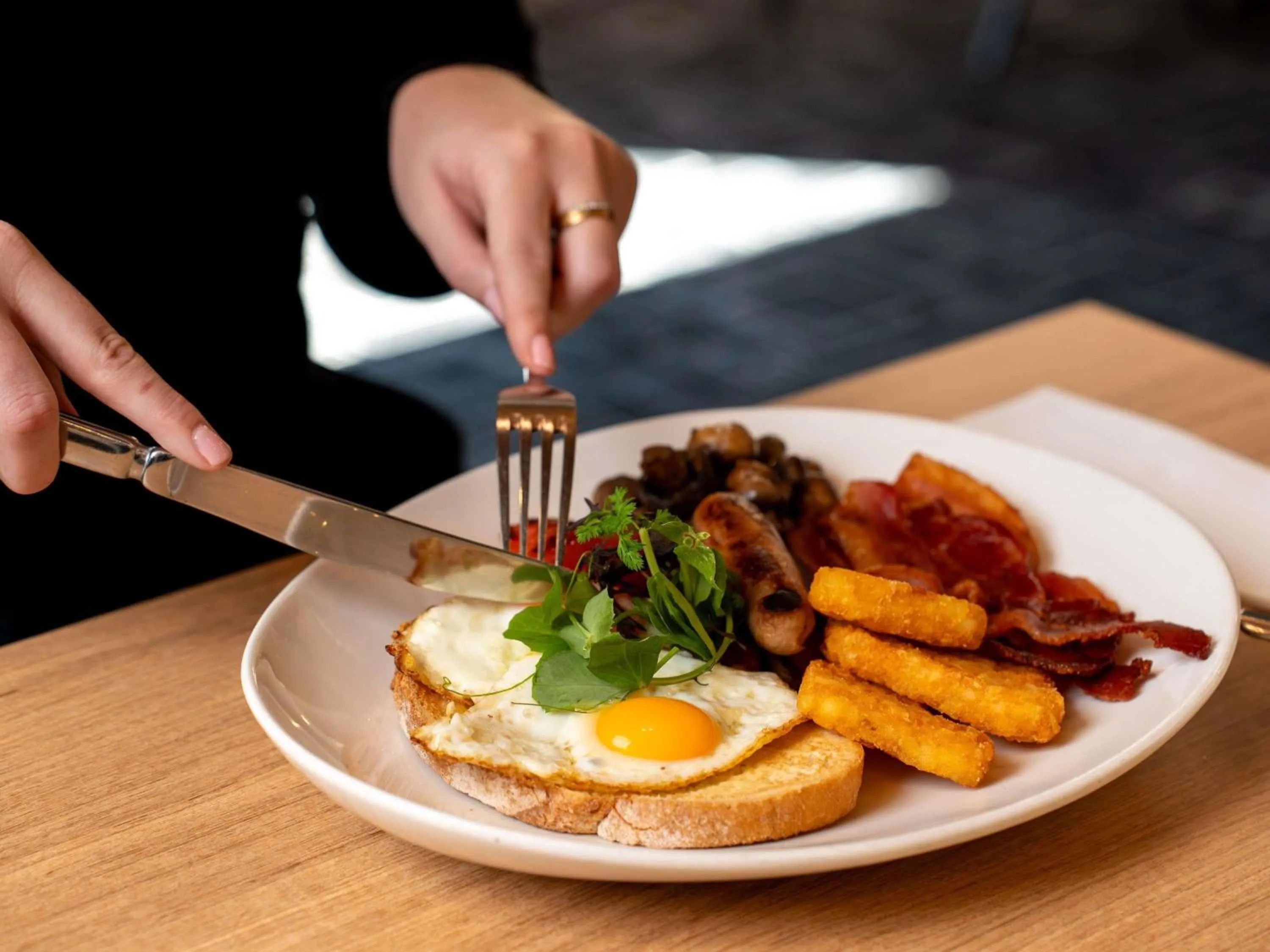 Restaurant/places to eat in Mercure Newcastle Airport