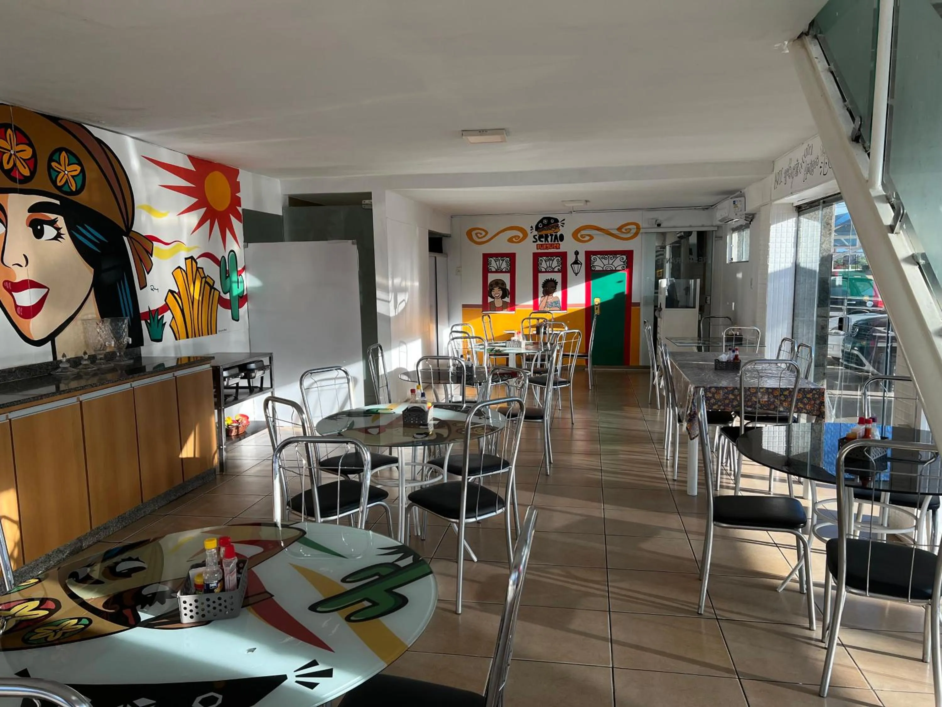 Restaurant/places to eat in Kris Hotel