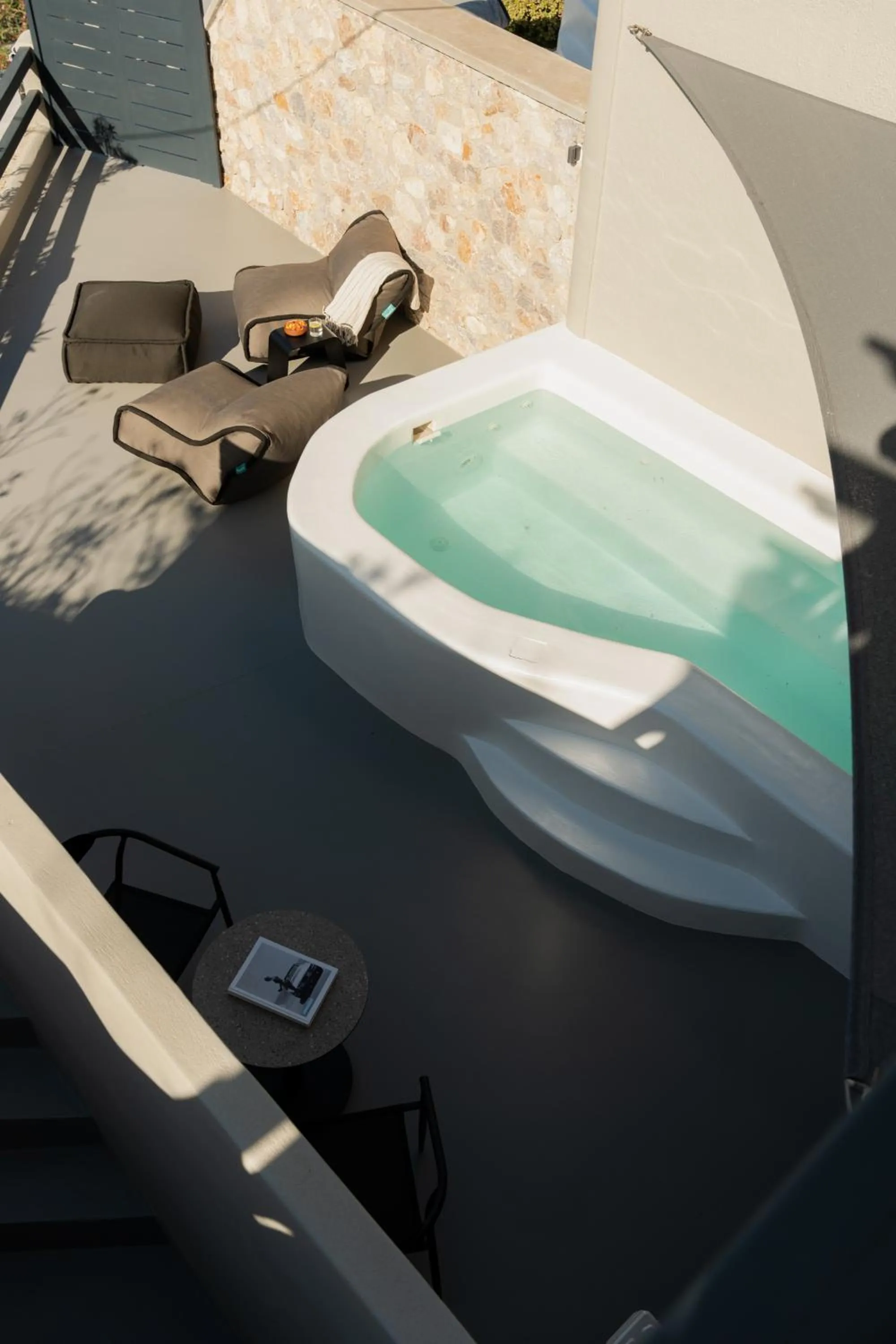 Hot Tub in Black Diamond Suites