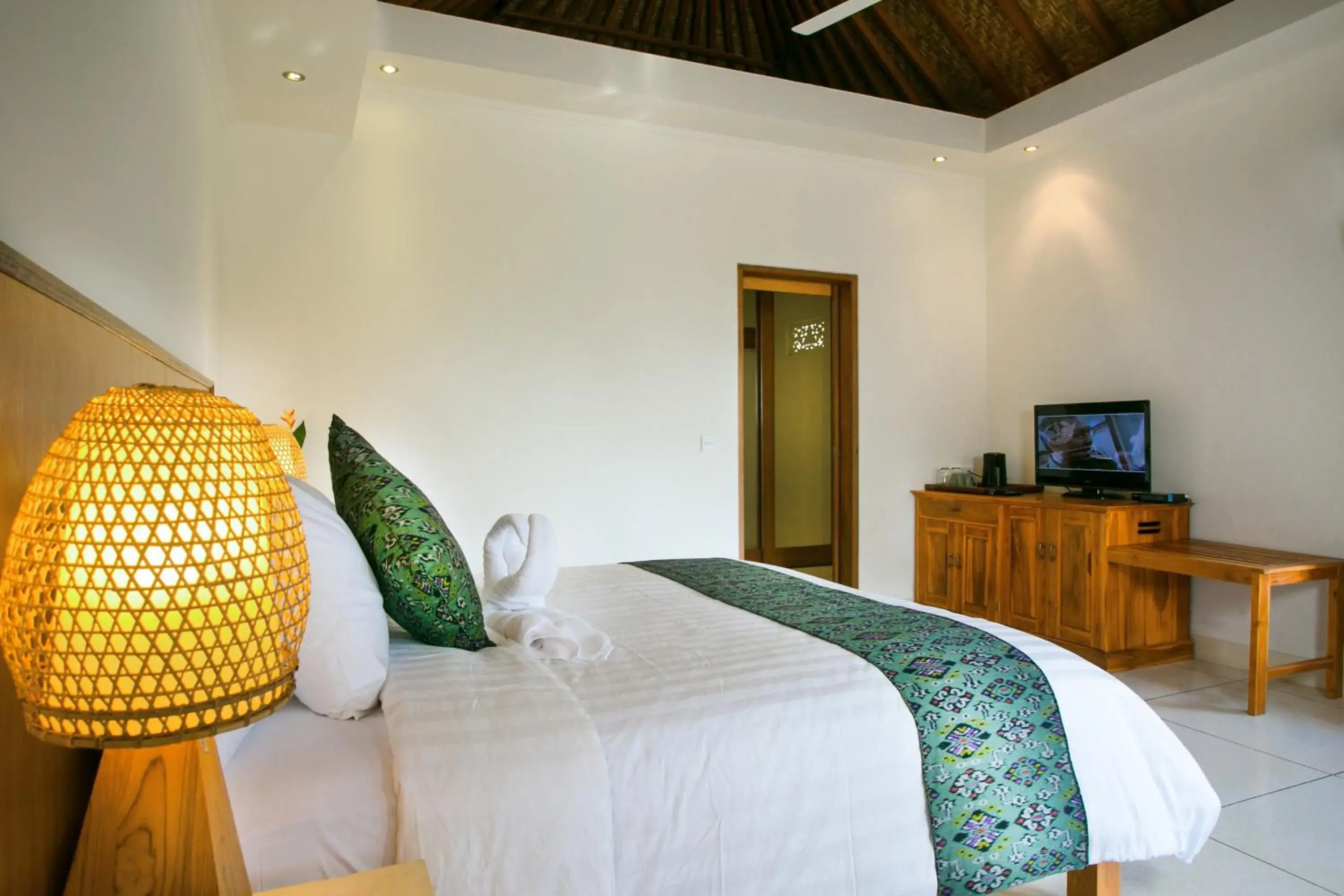 Deluxe Double or Twin Room in Pesantian Villa and Warung Deluxe Double or Twin Room in Pesantian Villa and Warung