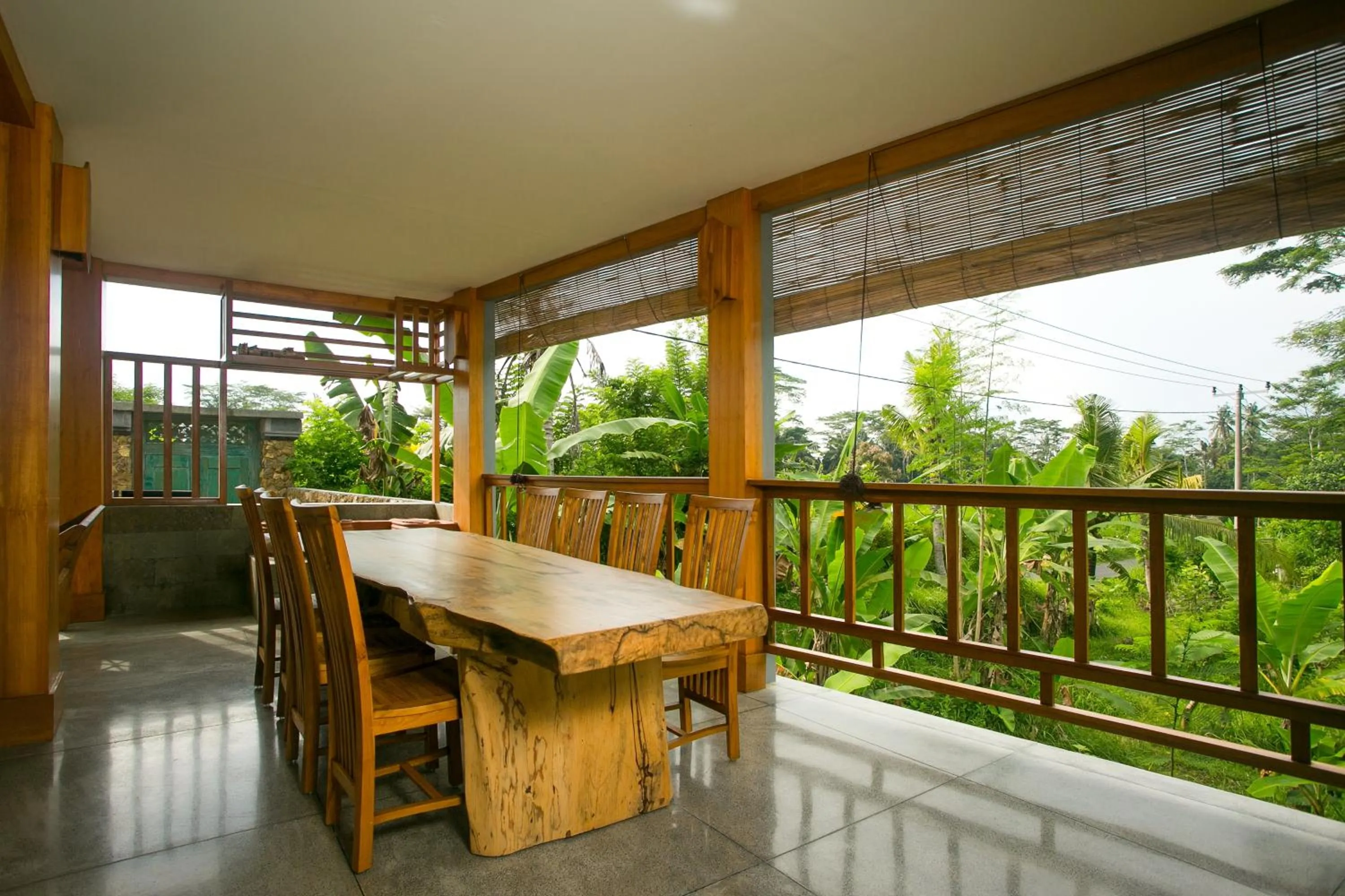 Restaurant/places to eat in Pesantian Villa and Warung