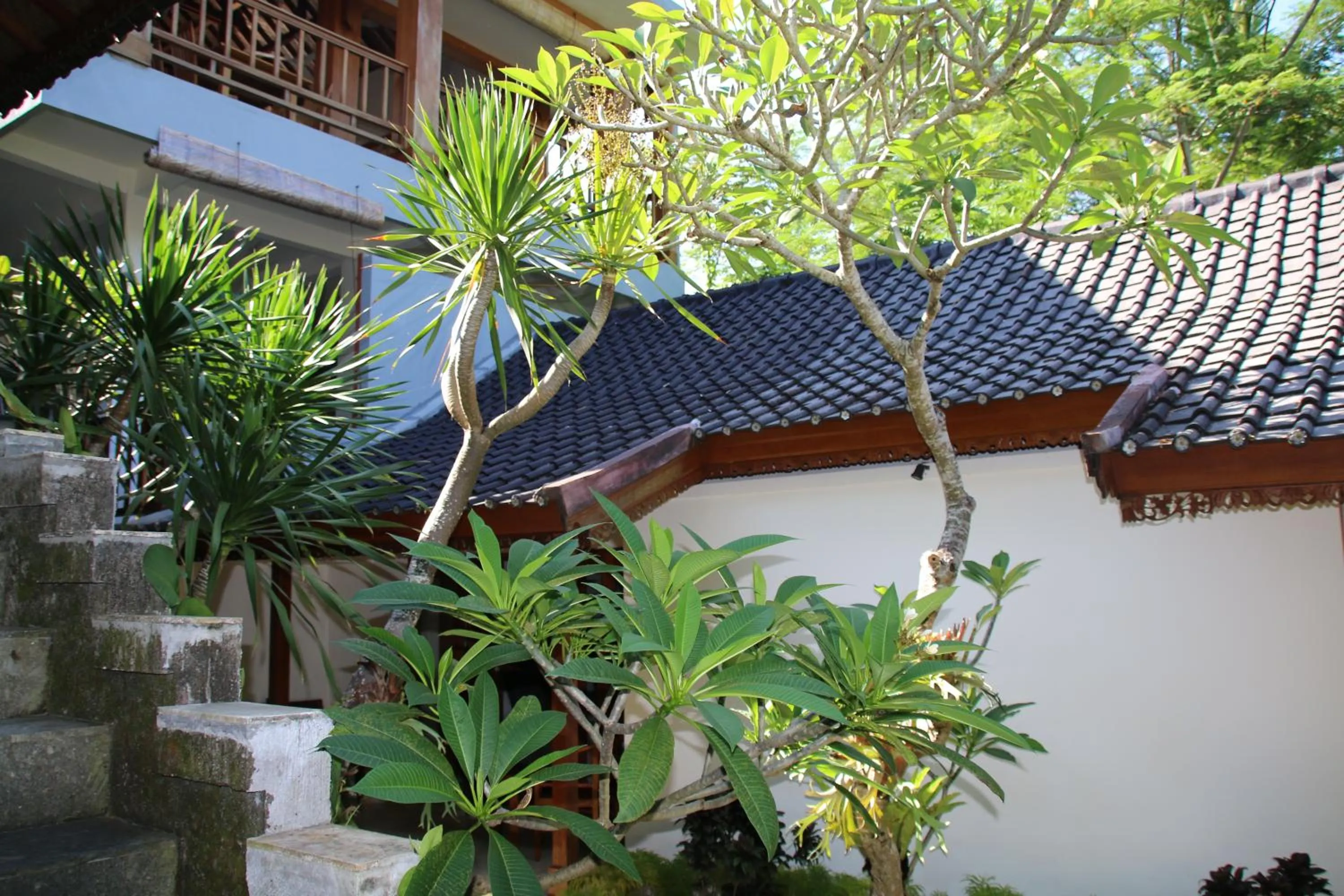 Area and facilities in Pesantian Villa and Warung