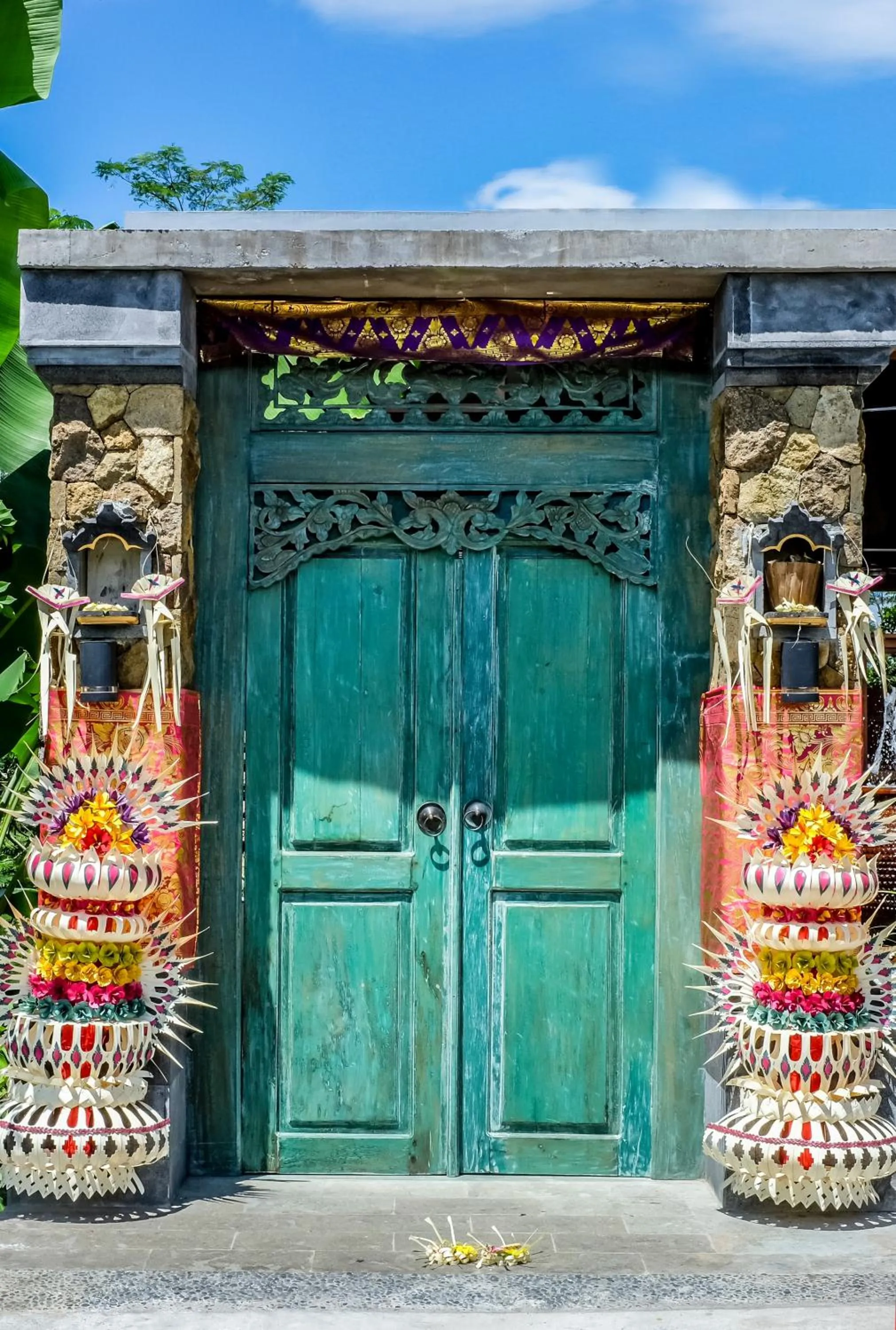 Facade/entrance in Pesantian Villa and Warung