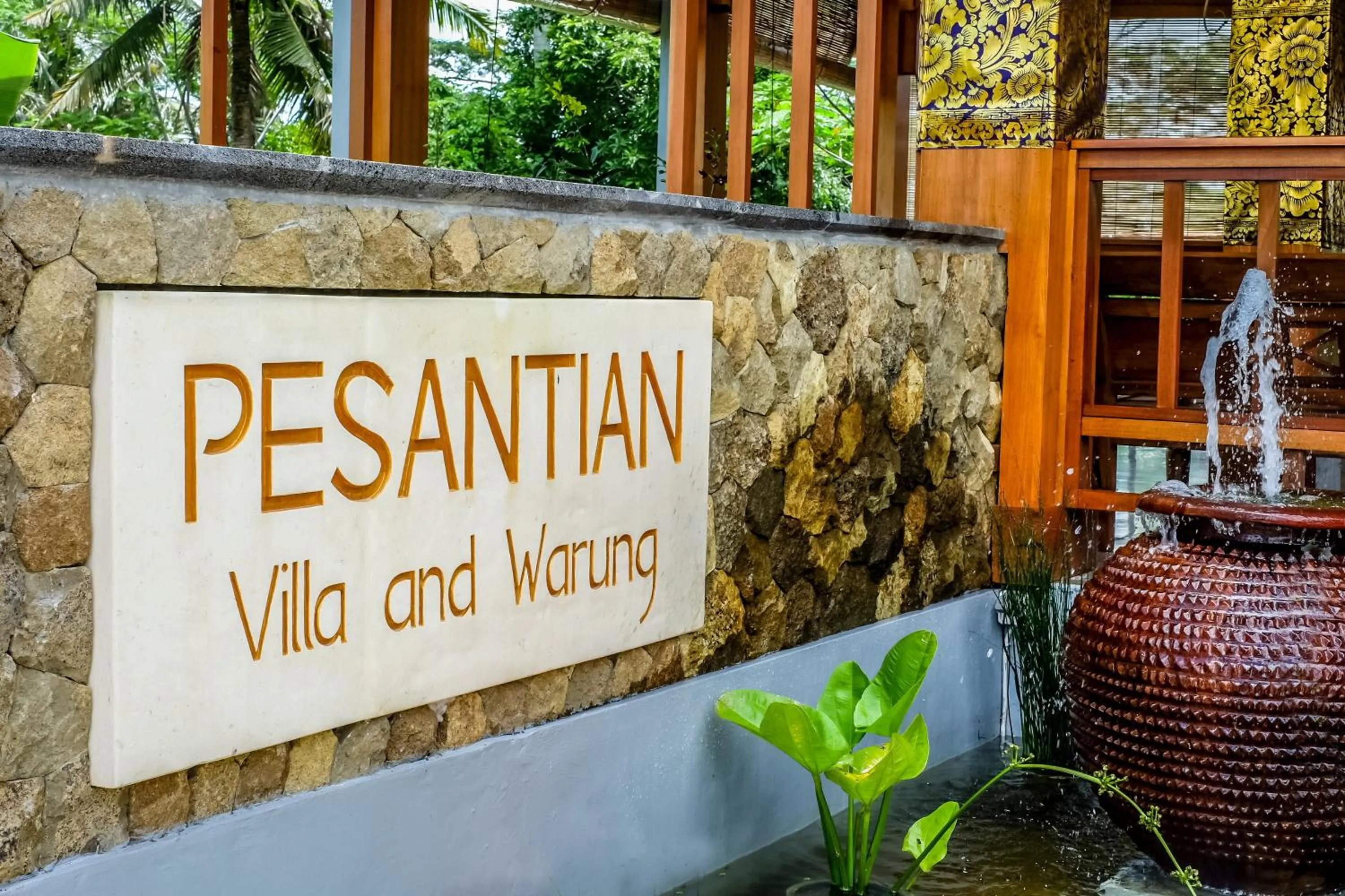 Facade/entrance in Pesantian Villa and Warung