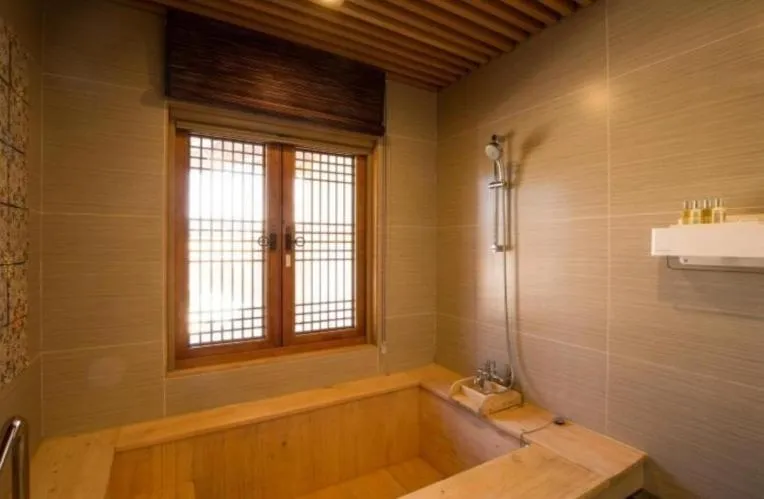 Bath in Gyeongwonjae By Walkerhill