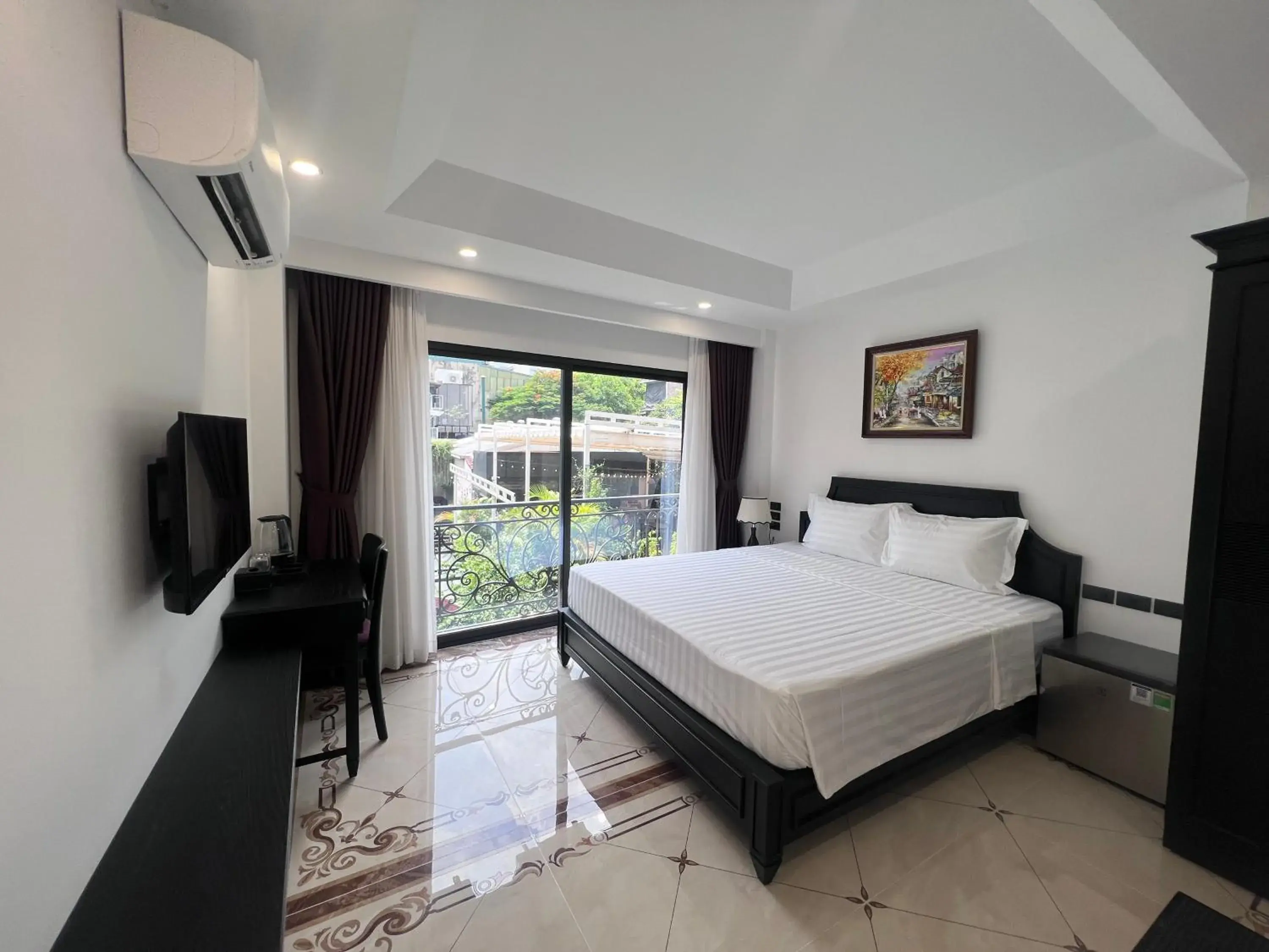 Deluxe Double or Twin Room in Bay Luxury Hotel & Spa - No 1 Ngo Huyen Deluxe Double or Twin Room in Bay Luxury Hotel & Spa - No 1 Ngo Huyen