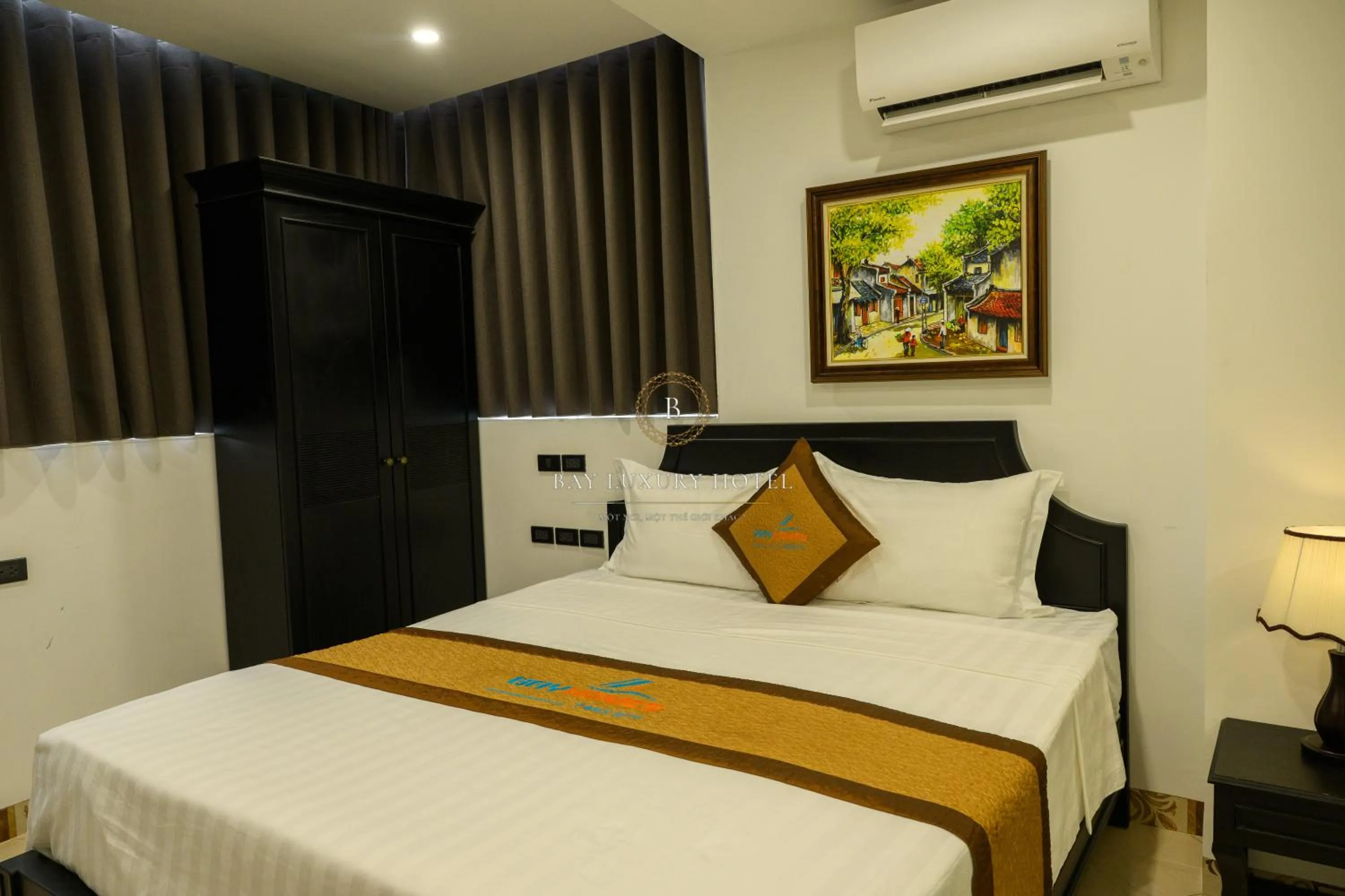 Photo of the whole room, Bed in Bay Luxury Hotel & Spa - No 1 Ngo Huyen