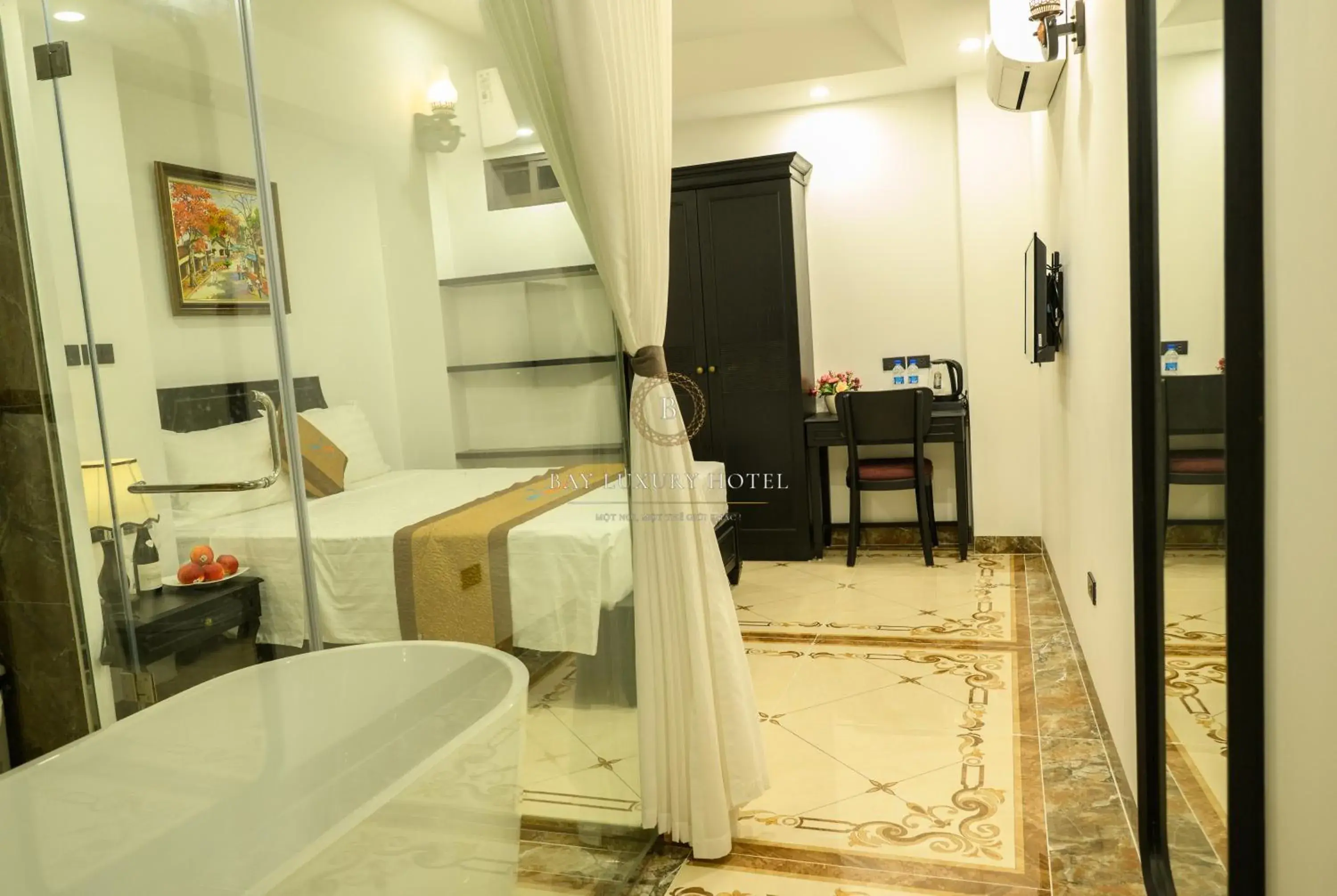 Standard Queen Room in Bay Luxury Hotel & Spa - No 1 Ngo Huyen Standard Queen Room in Bay Luxury Hotel & Spa - No 1 Ngo Huyen