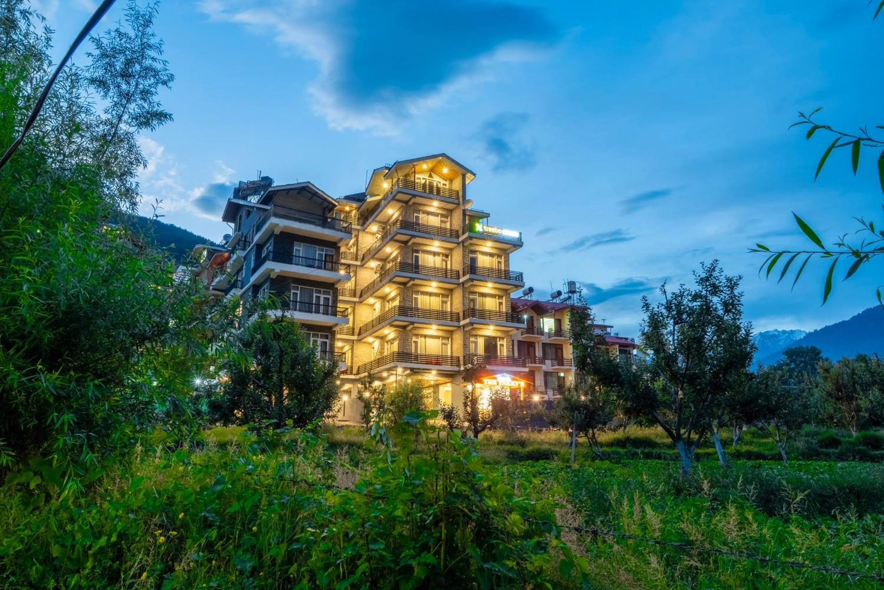 Property building in Treebo Premium The Takey'S, Mall Road