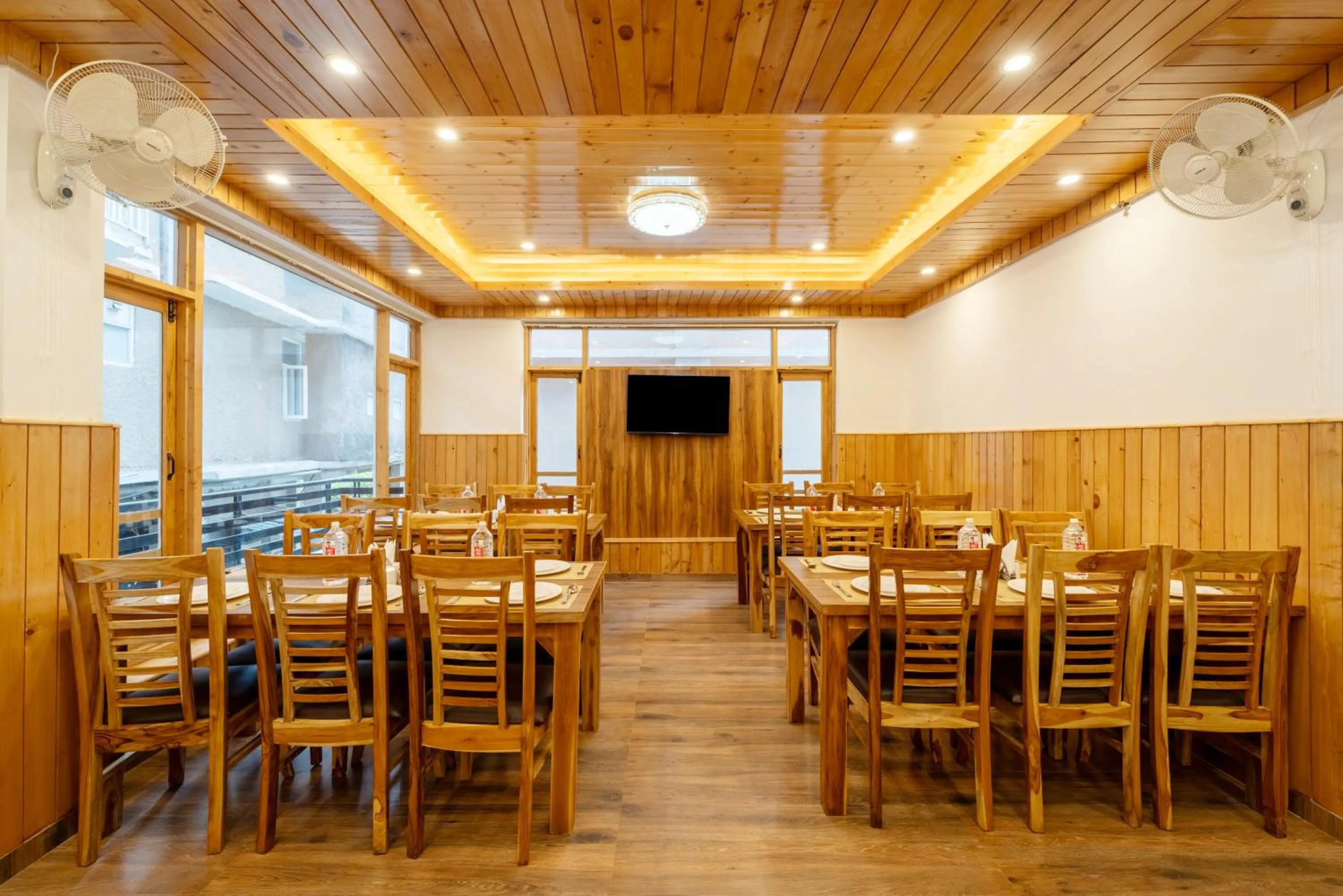 Restaurant/places to eat in Treebo Premium The Takey'S, Mall Road