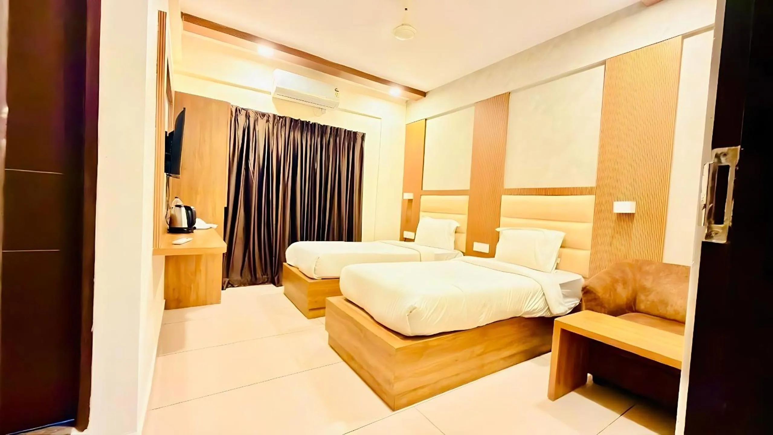 Bed in Hotel Rotano Garden Near Marathahalli Bridge