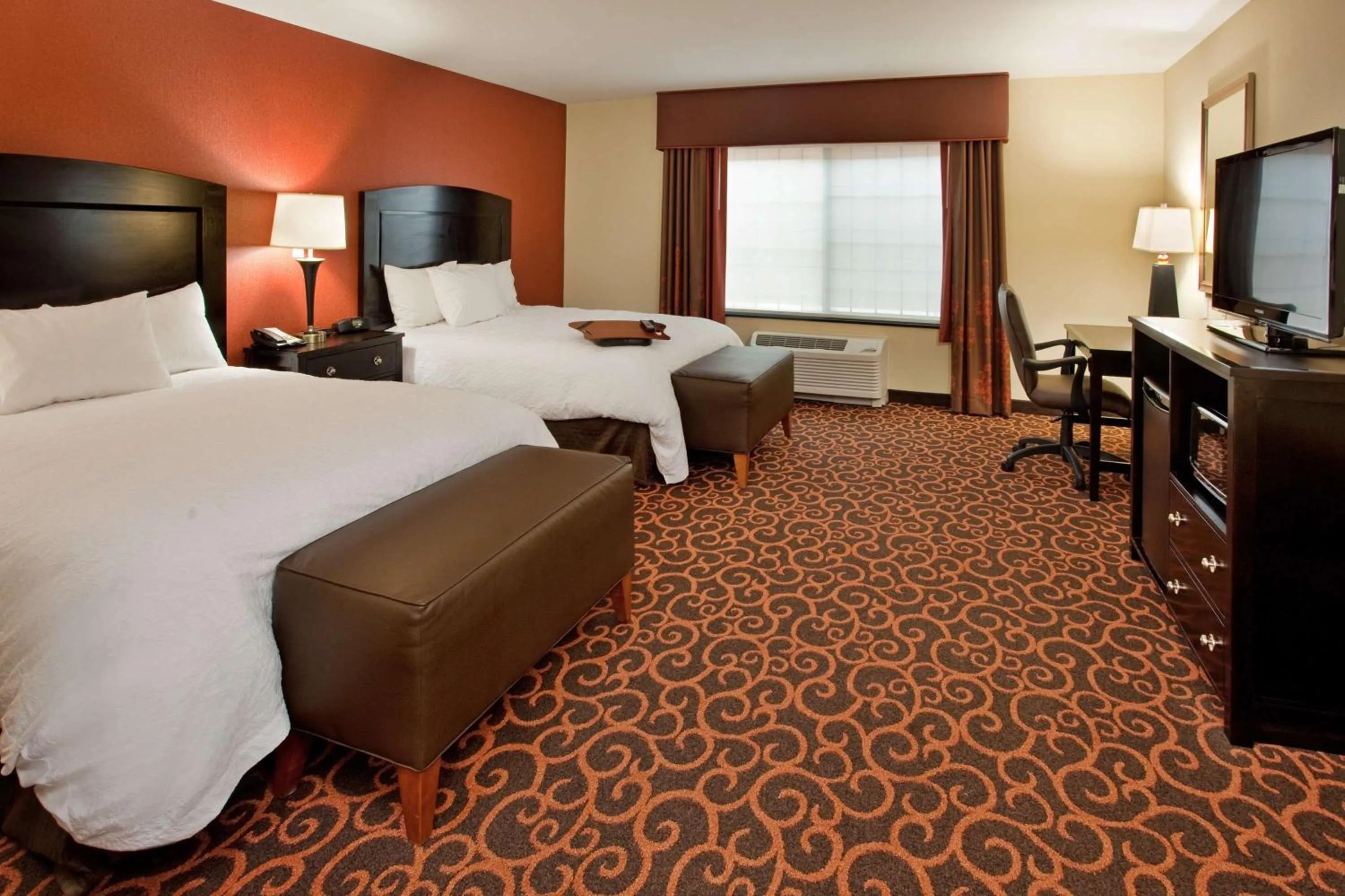 Bed in Hampton Inn & Suites Dickinson ND