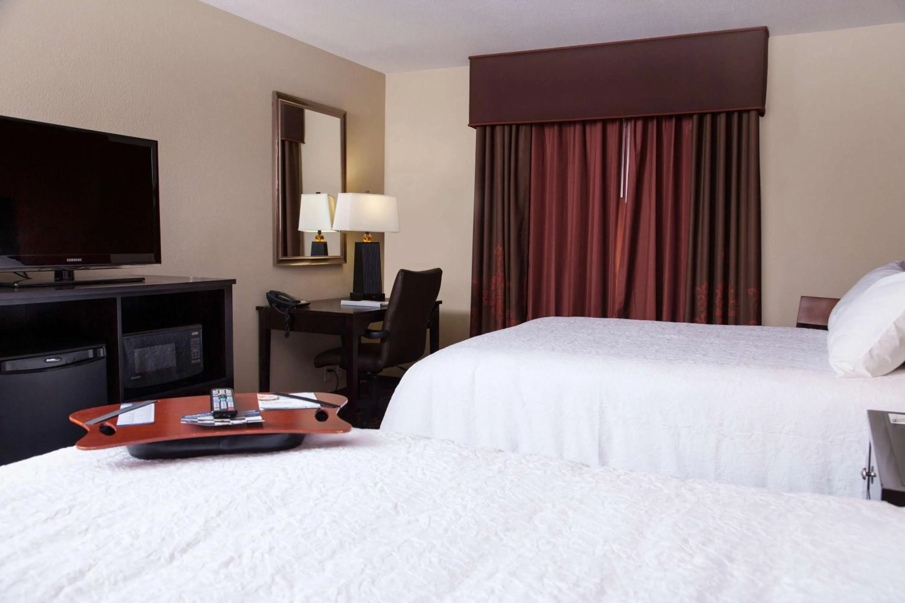 Bed in Hampton Inn & Suites Dickinson ND