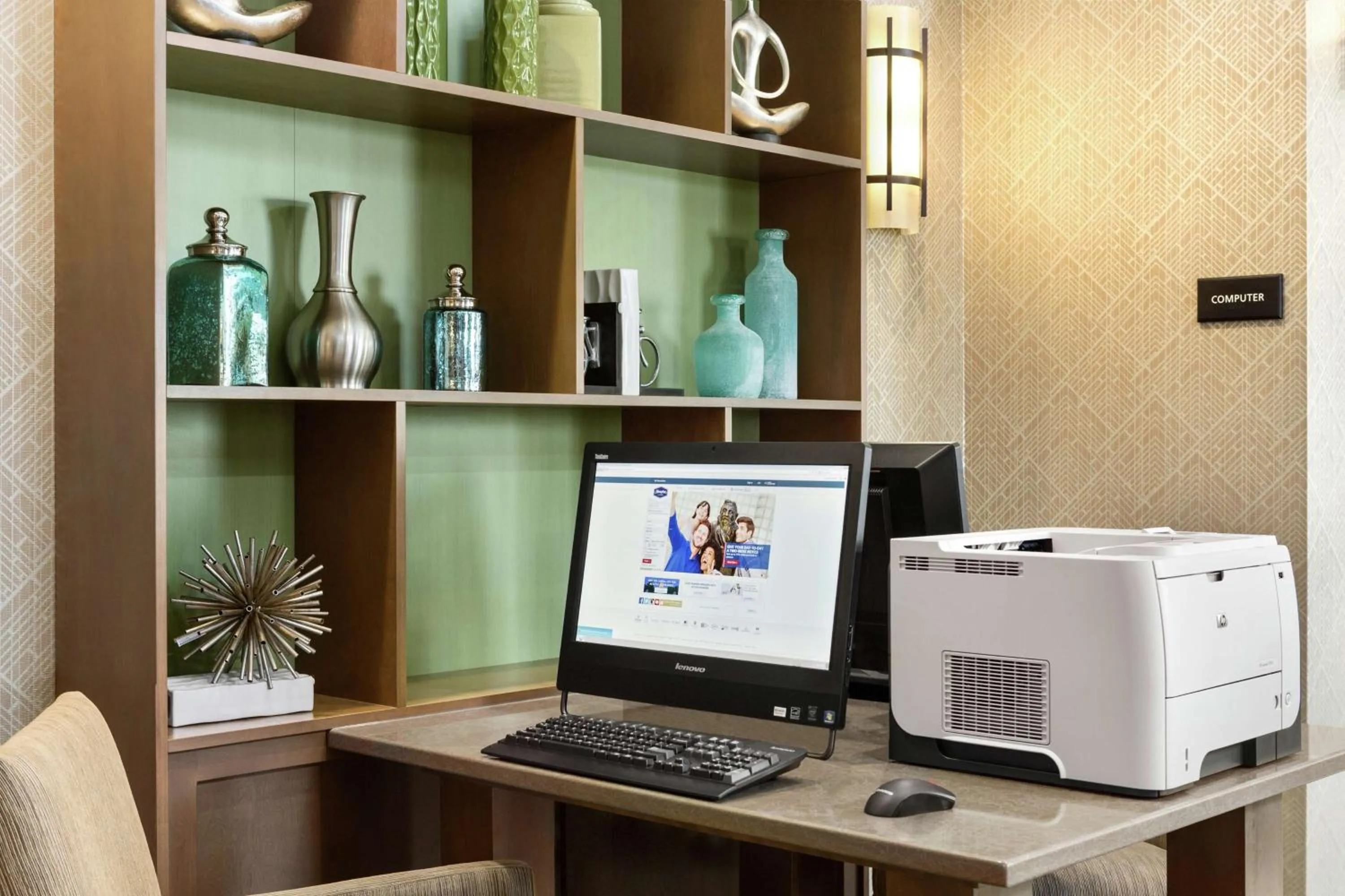 Business facilities in Hampton Inn & Suites Minooka