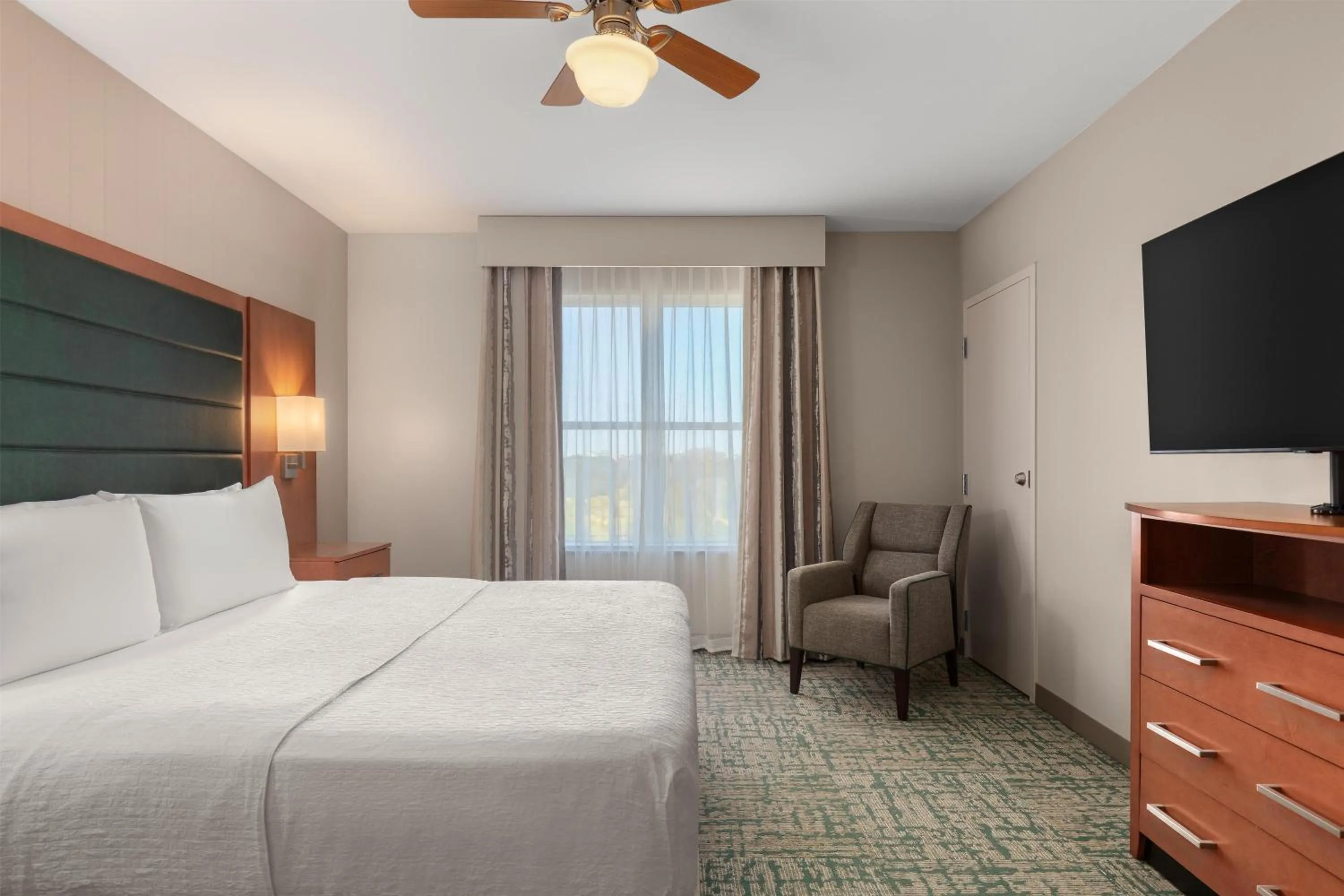 Bed in Homewood Suites TechRidge Parmer @ I-35