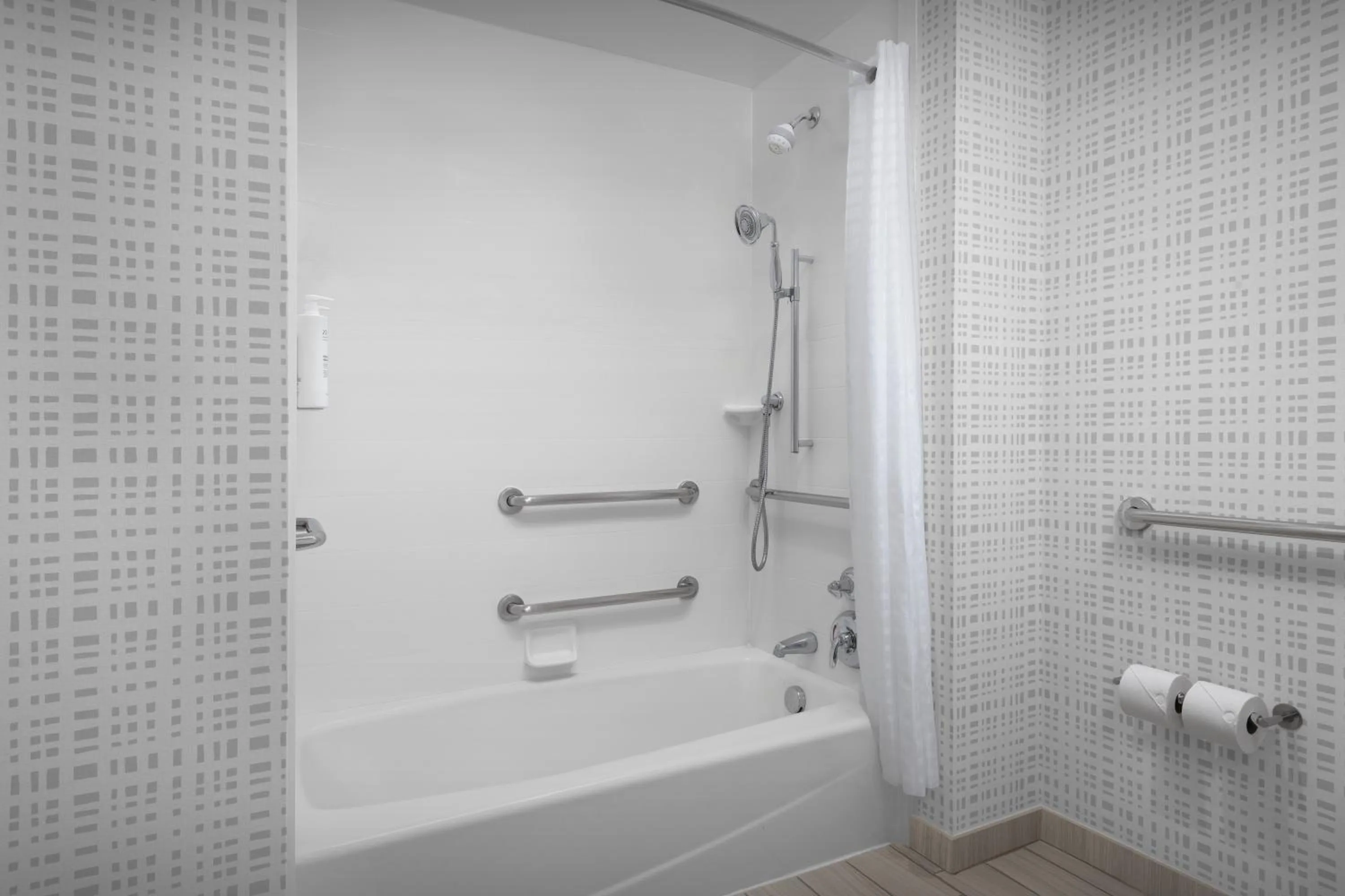 Bathroom in Hampton Inn Washington DC NoMa Union Station