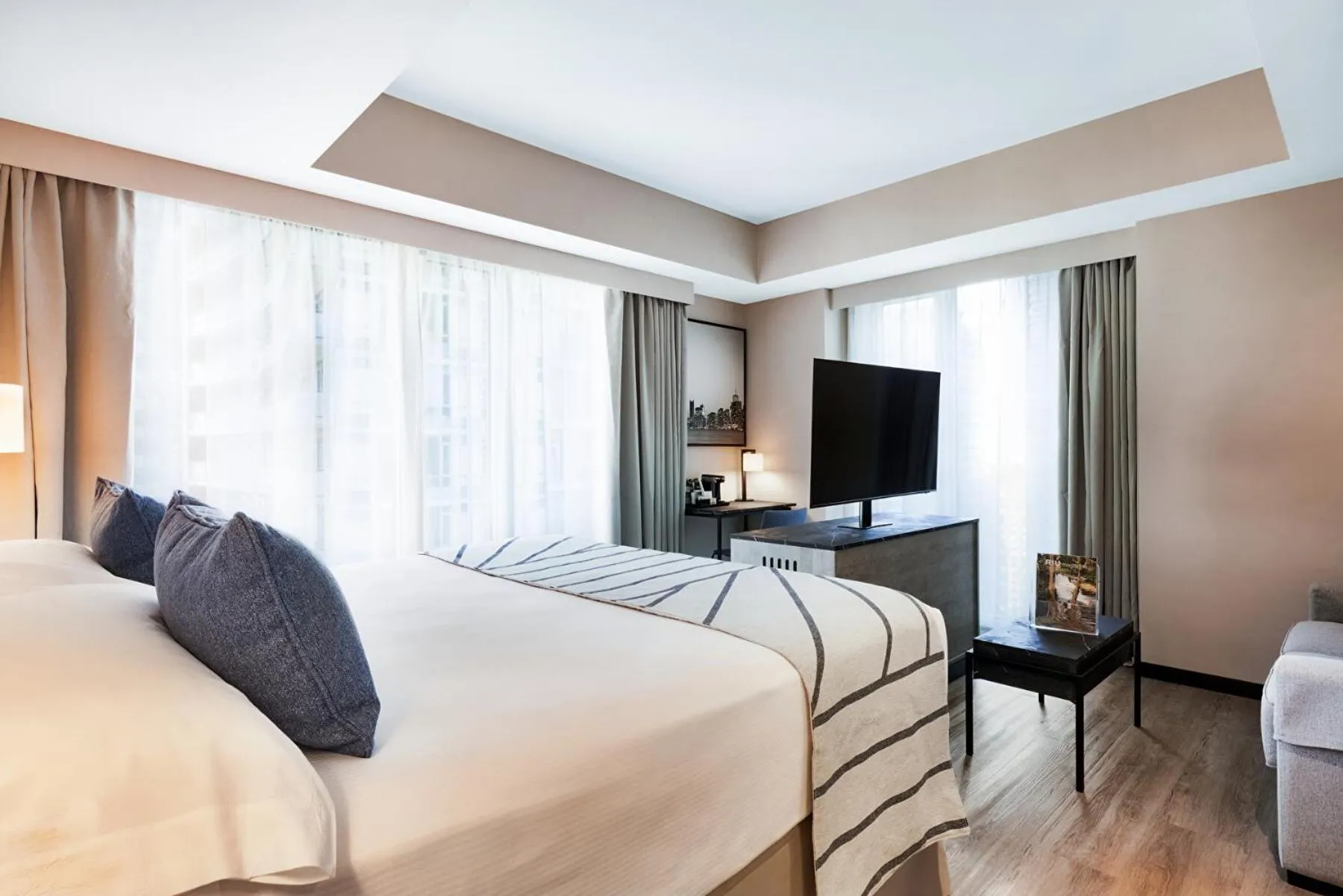 TV and multimedia, Bed in Riu Plaza Toronto