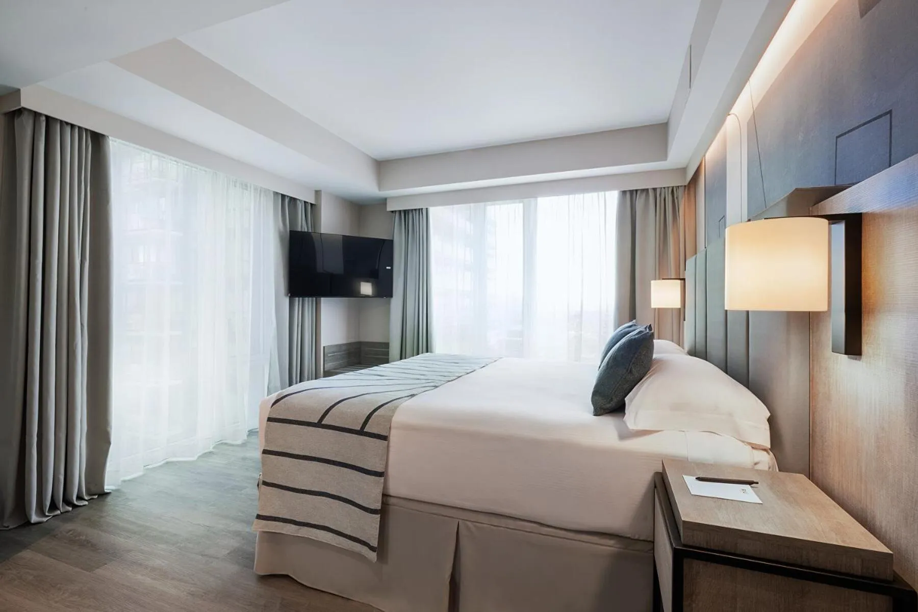 TV and multimedia, Bed in Riu Plaza Toronto