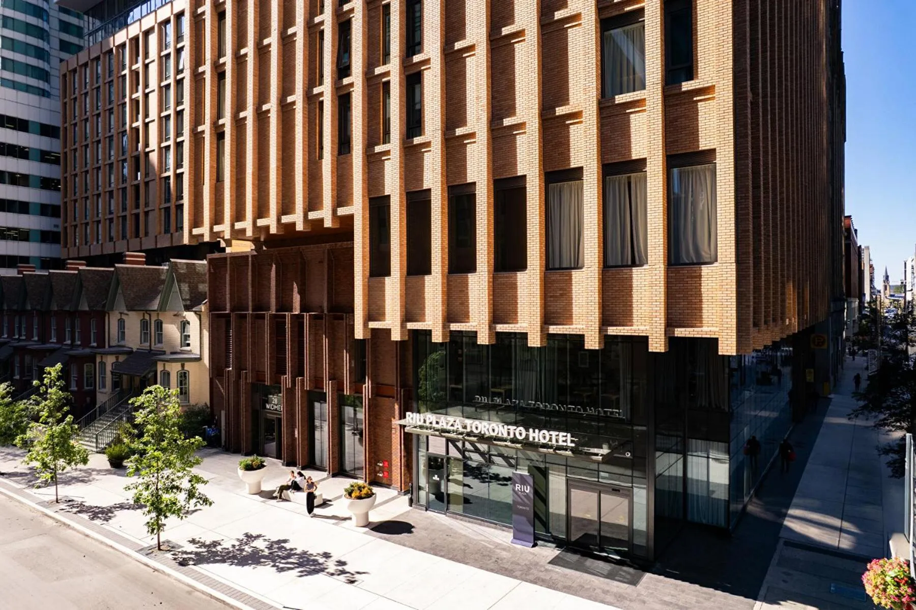 Property building in Riu Plaza Toronto