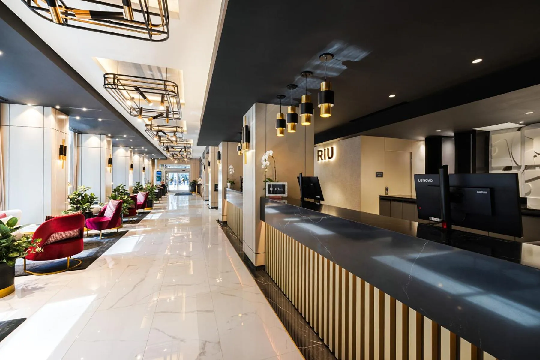 Lobby or reception in Riu Plaza Toronto