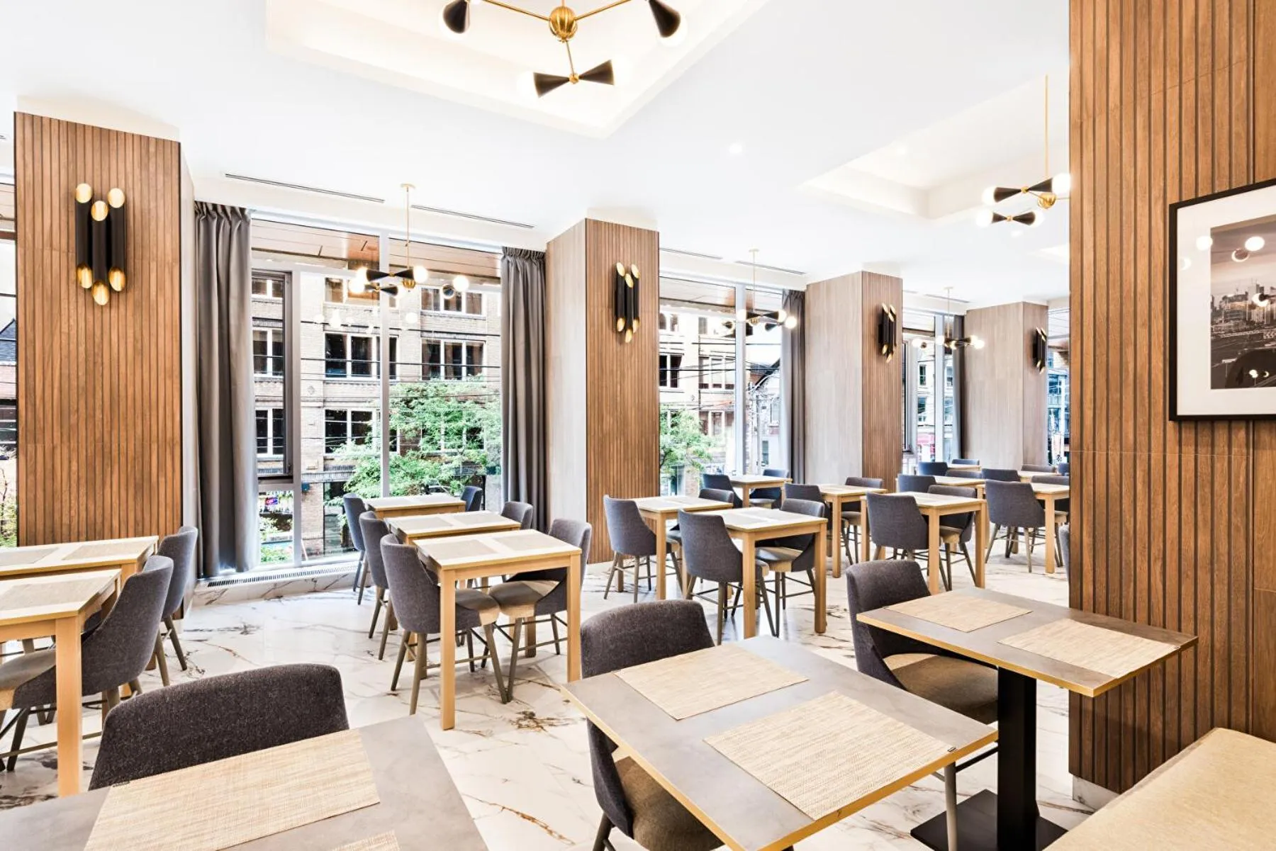 Restaurant/places to eat in Riu Plaza Toronto