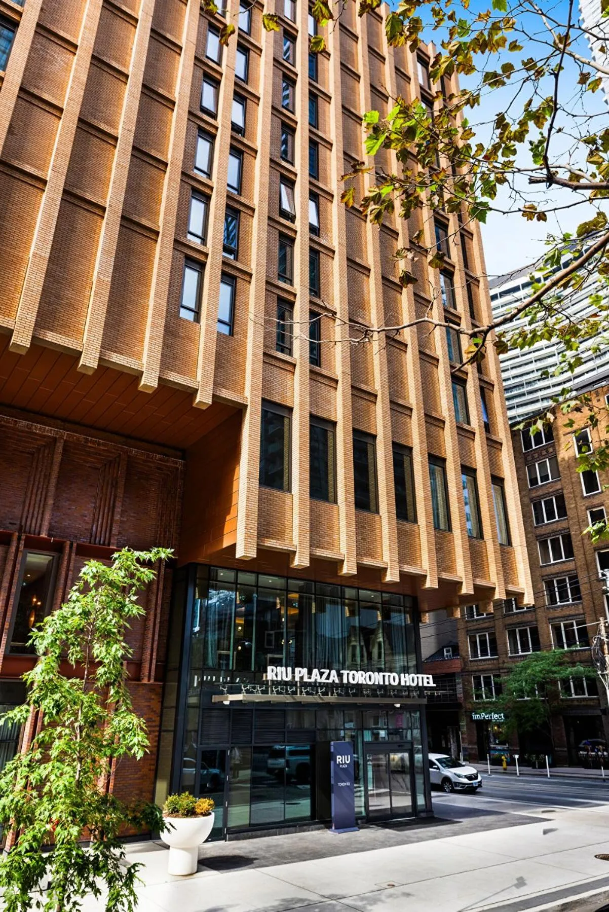 Property building in Riu Plaza Toronto