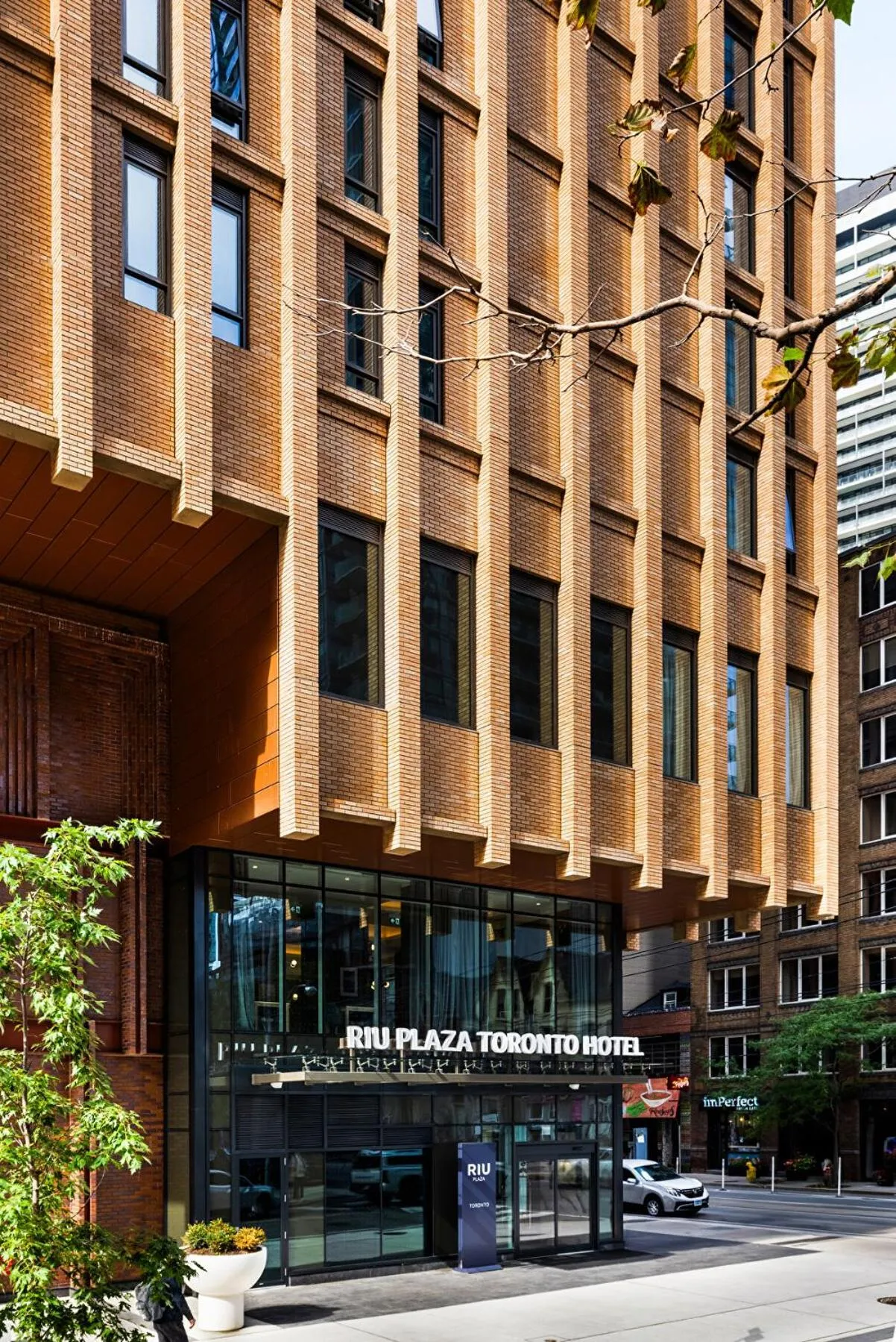 Property building in Riu Plaza Toronto