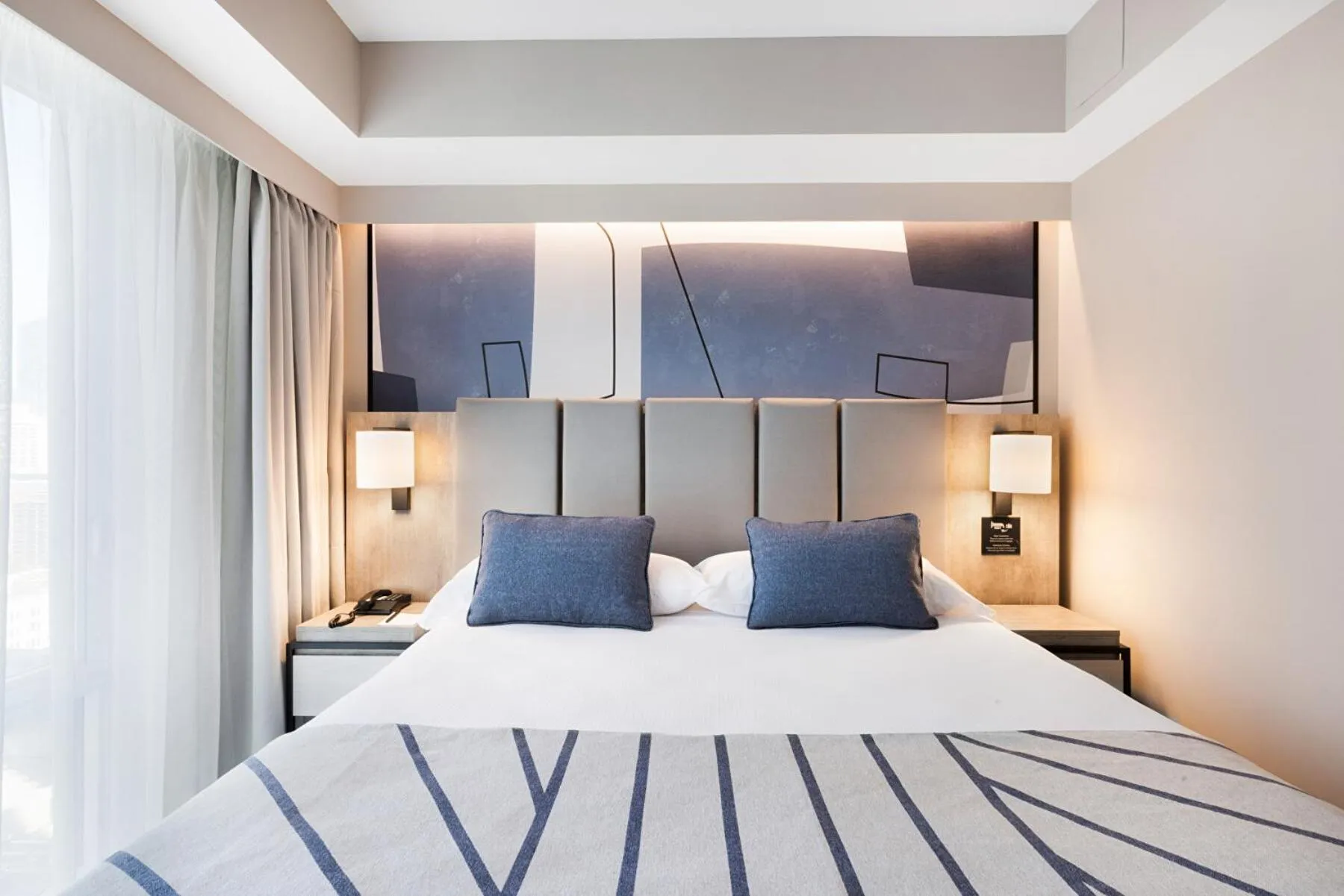 Bed in Riu Plaza Toronto