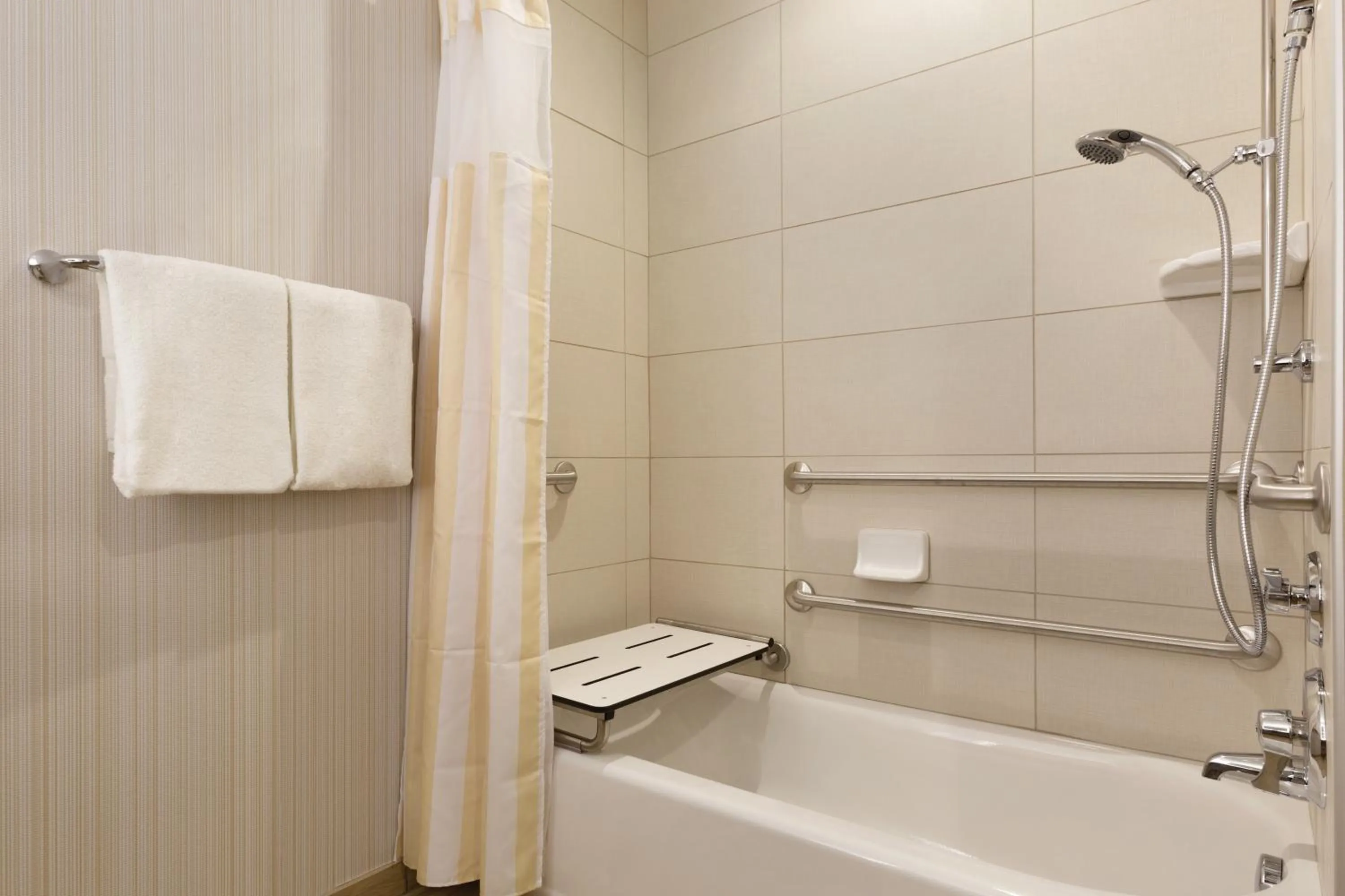 Bathroom in Hilton Garden Inn Pittsburgh Airport South-Robinson Mall