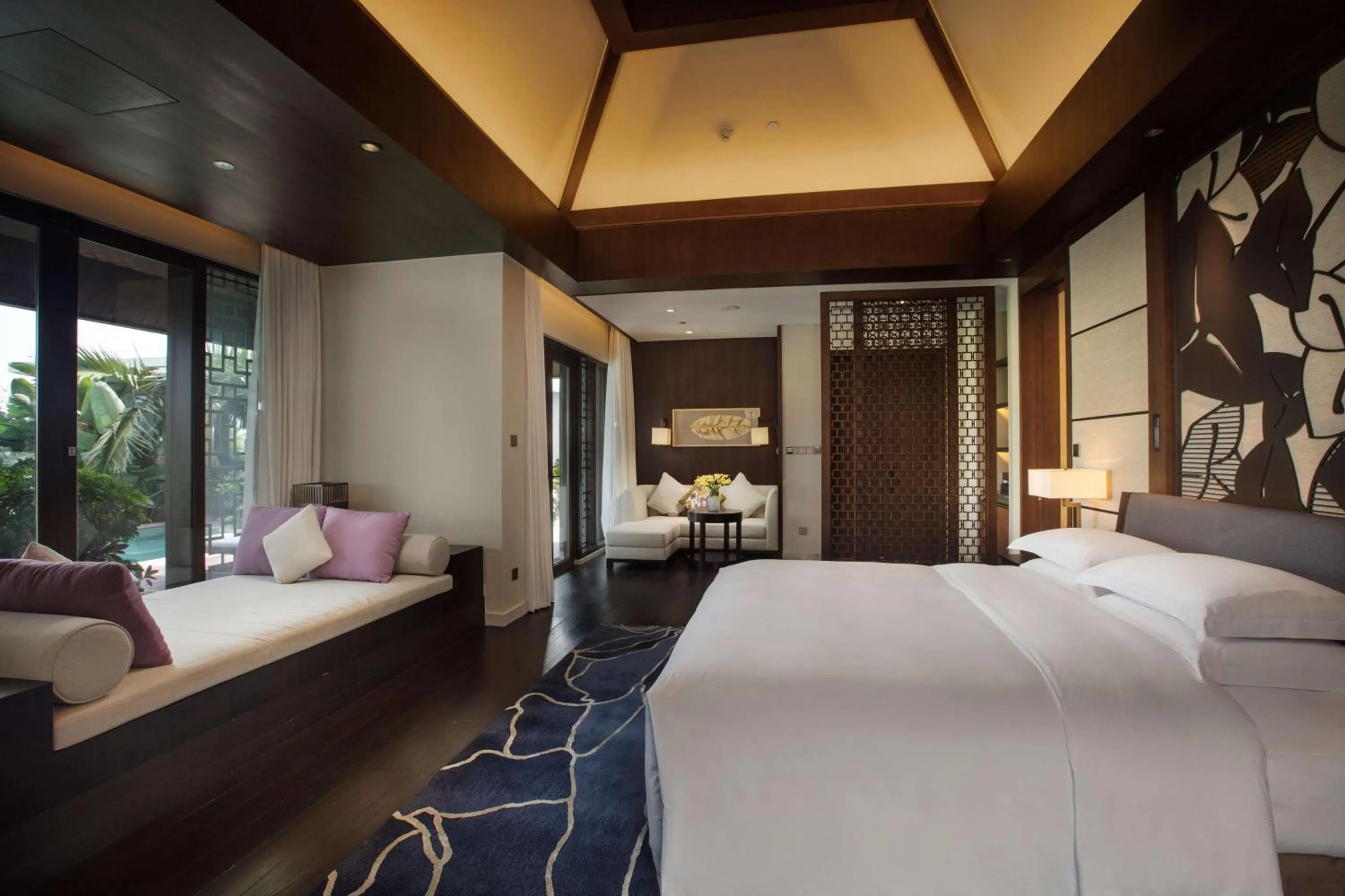 Living room, Bed in Hilton Wenchang