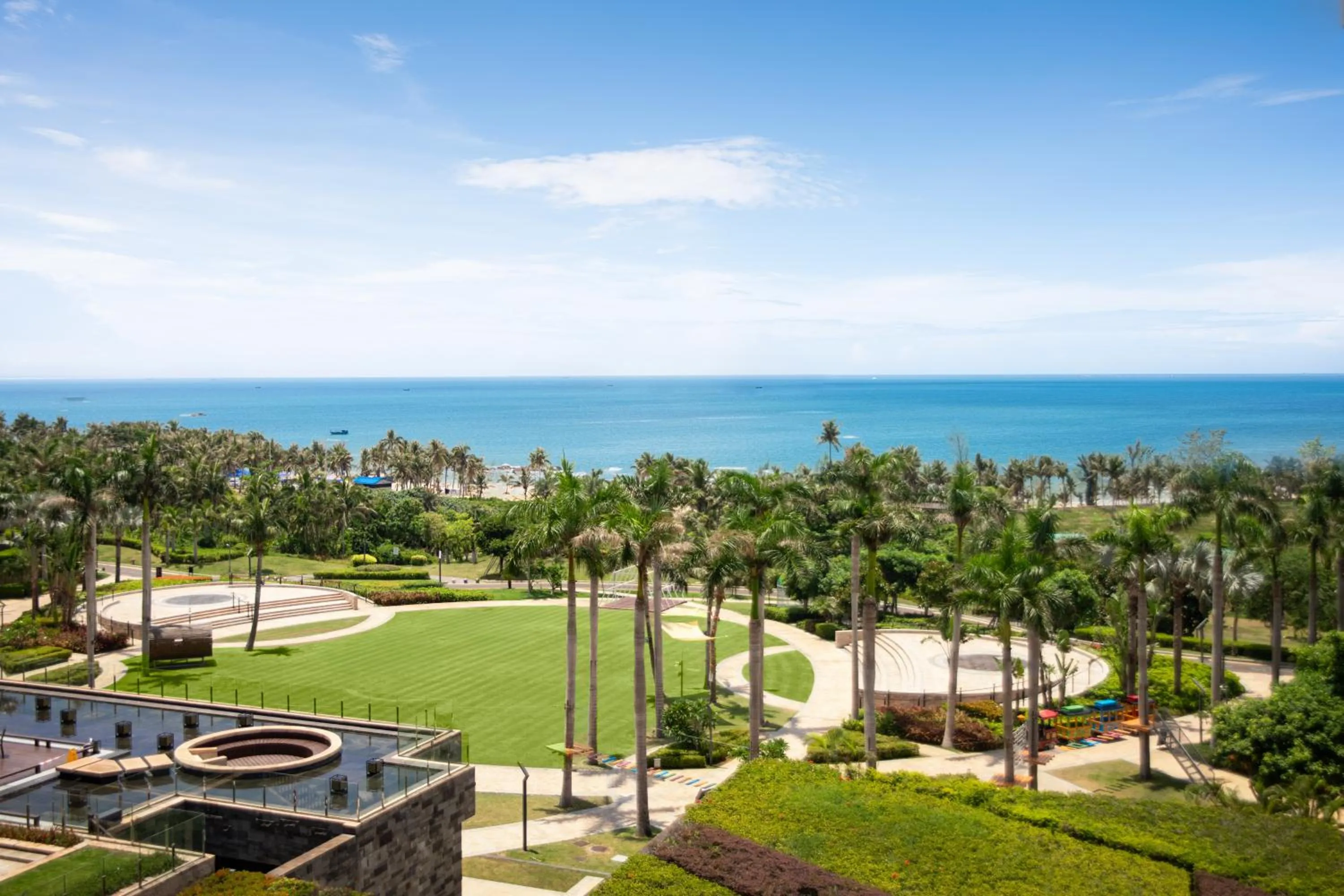 Swimming pool in Hilton Wenchang