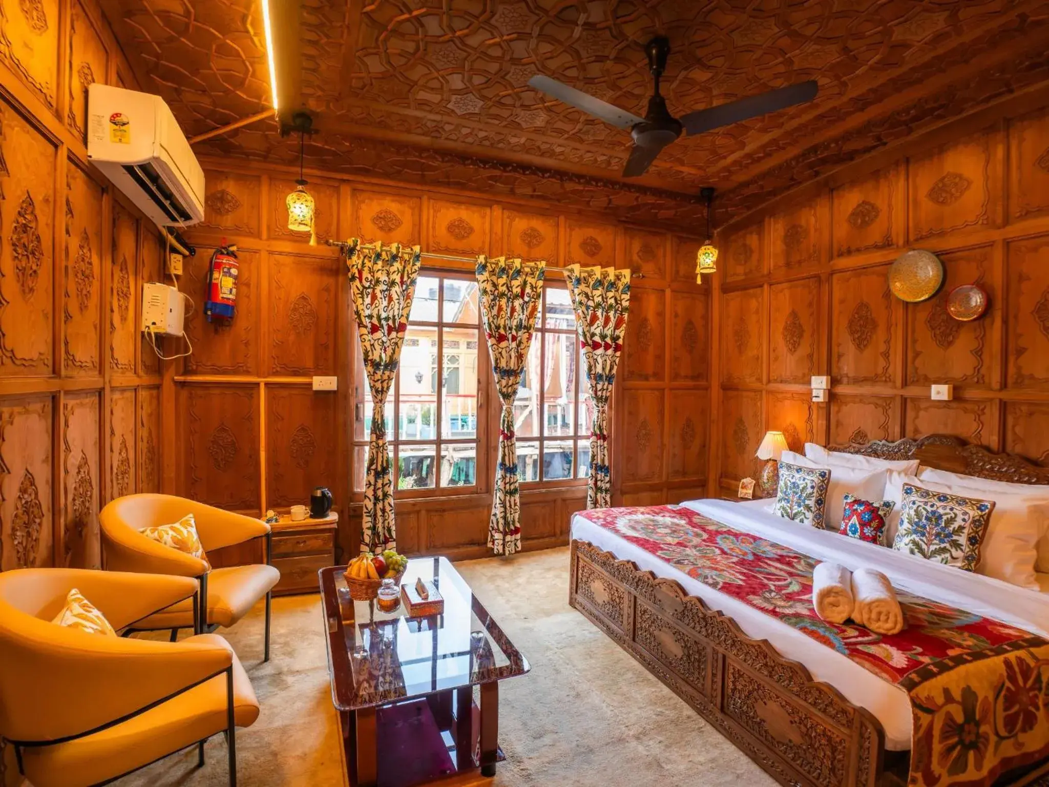 Superior Double Room in Moustache Houseboat Srinagar Superior Double Room in Moustache Houseboat Srinagar