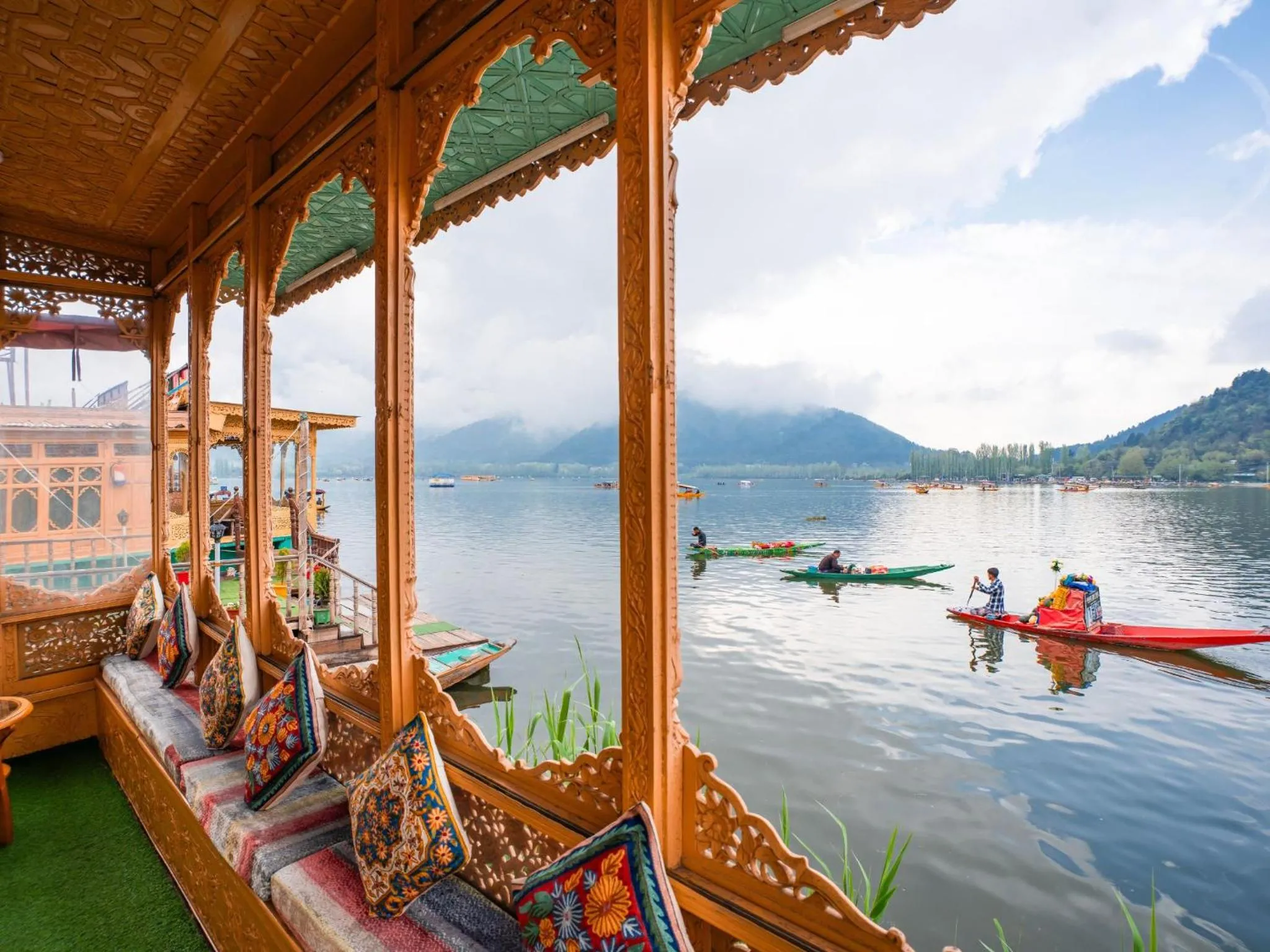 Moustache Houseboat Srinagar