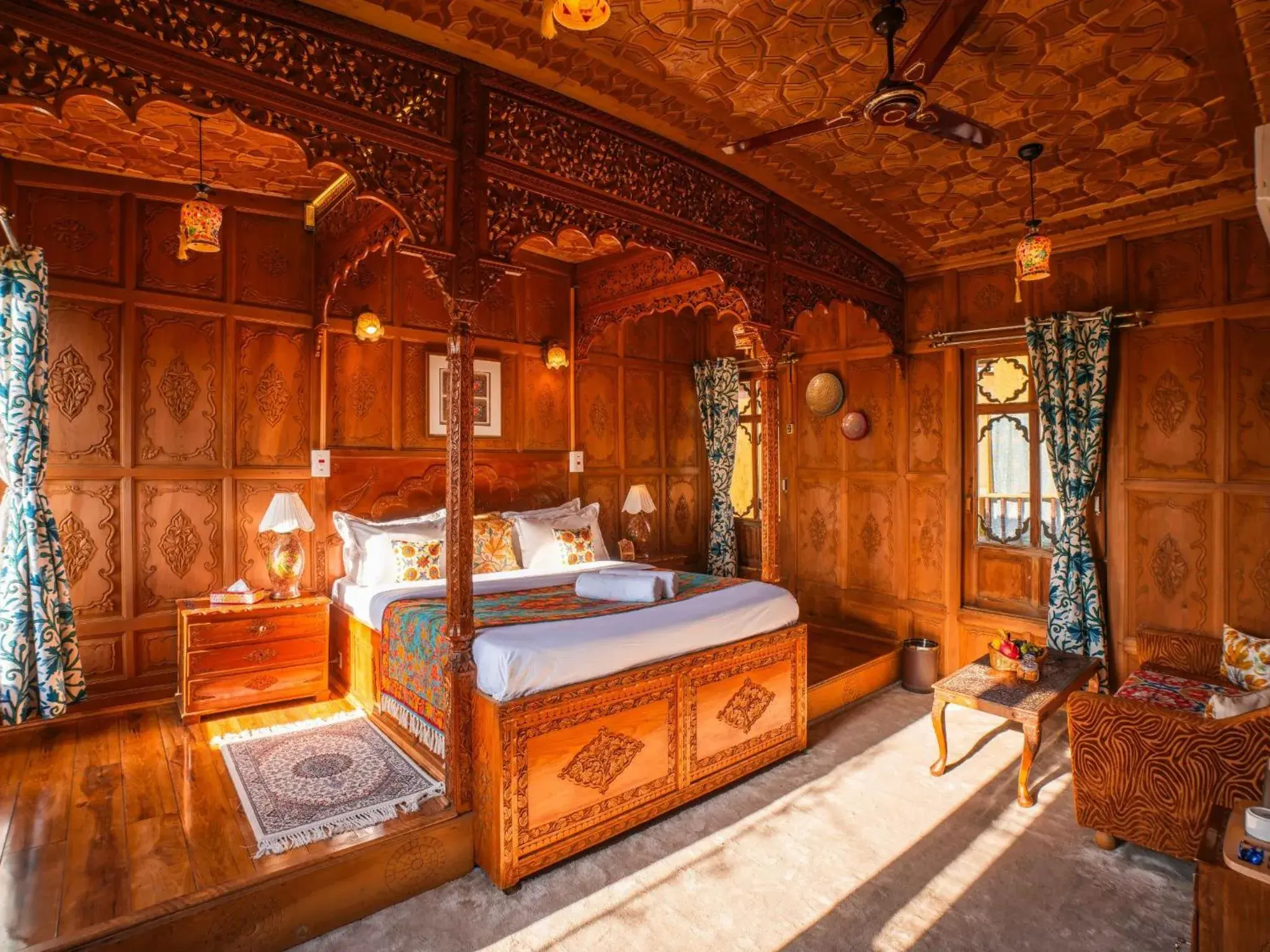 Presidential Suite in Moustache Houseboat Srinagar Presidential Suite in Moustache Houseboat Srinagar